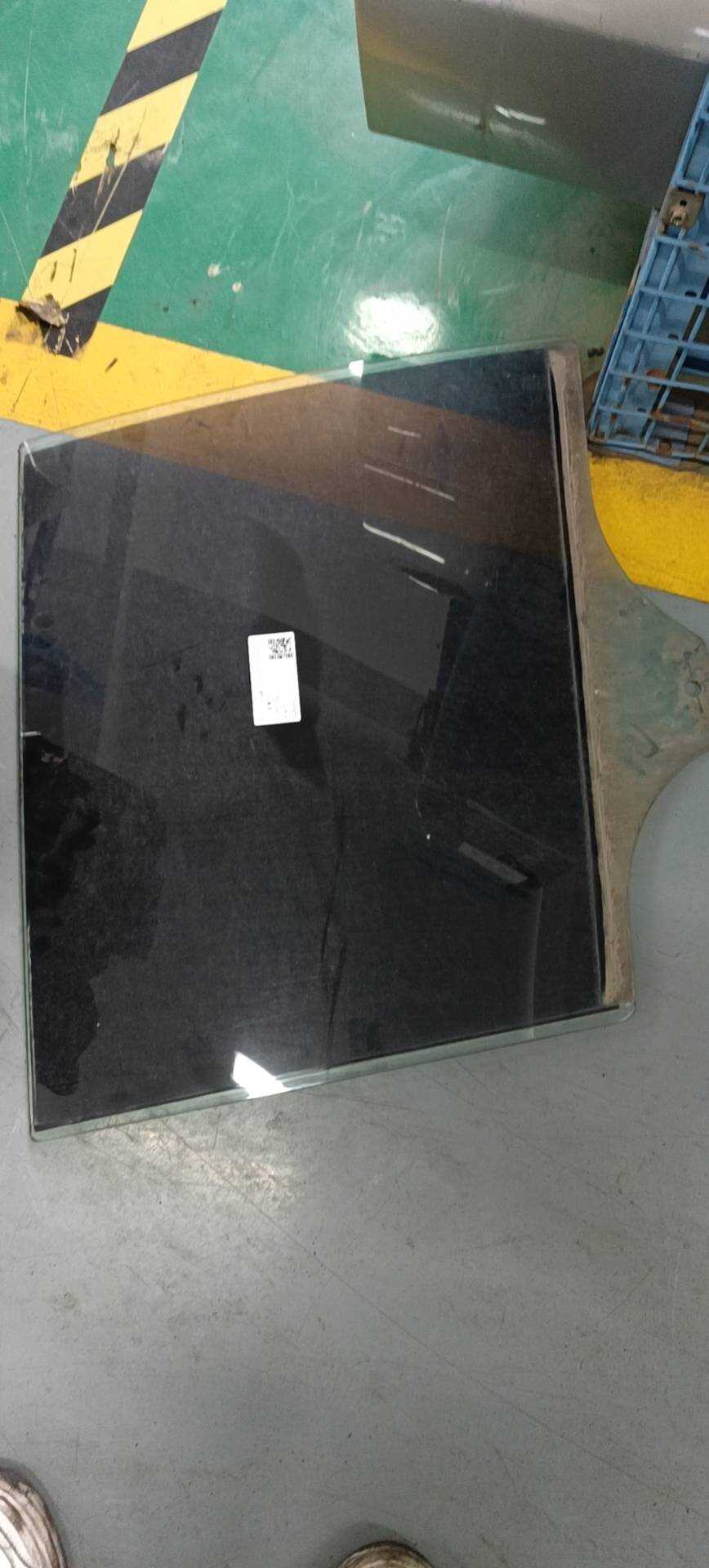 51357137024 后门玻璃(右)