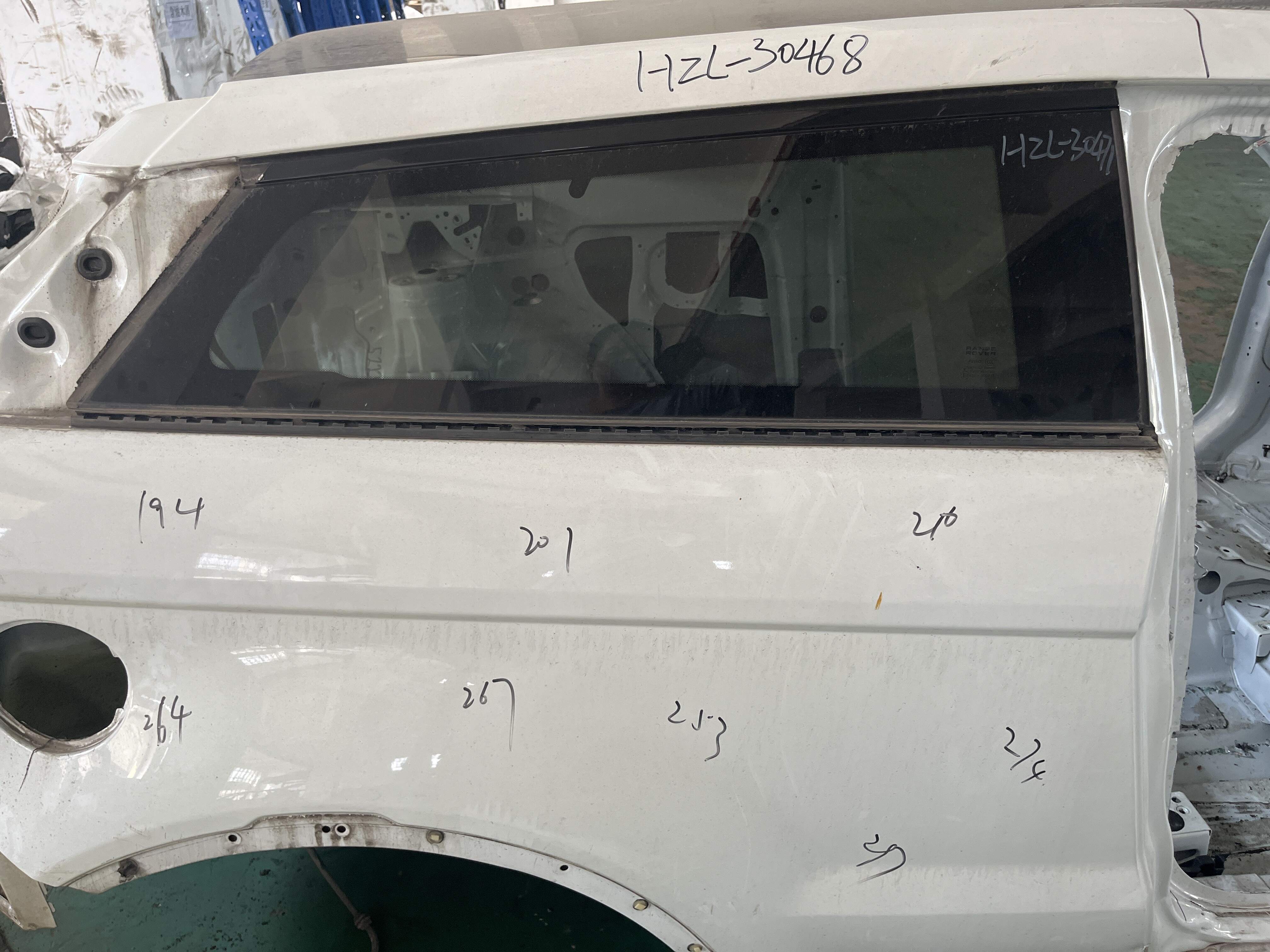 LR027362 Rear Quarter Glass, Right