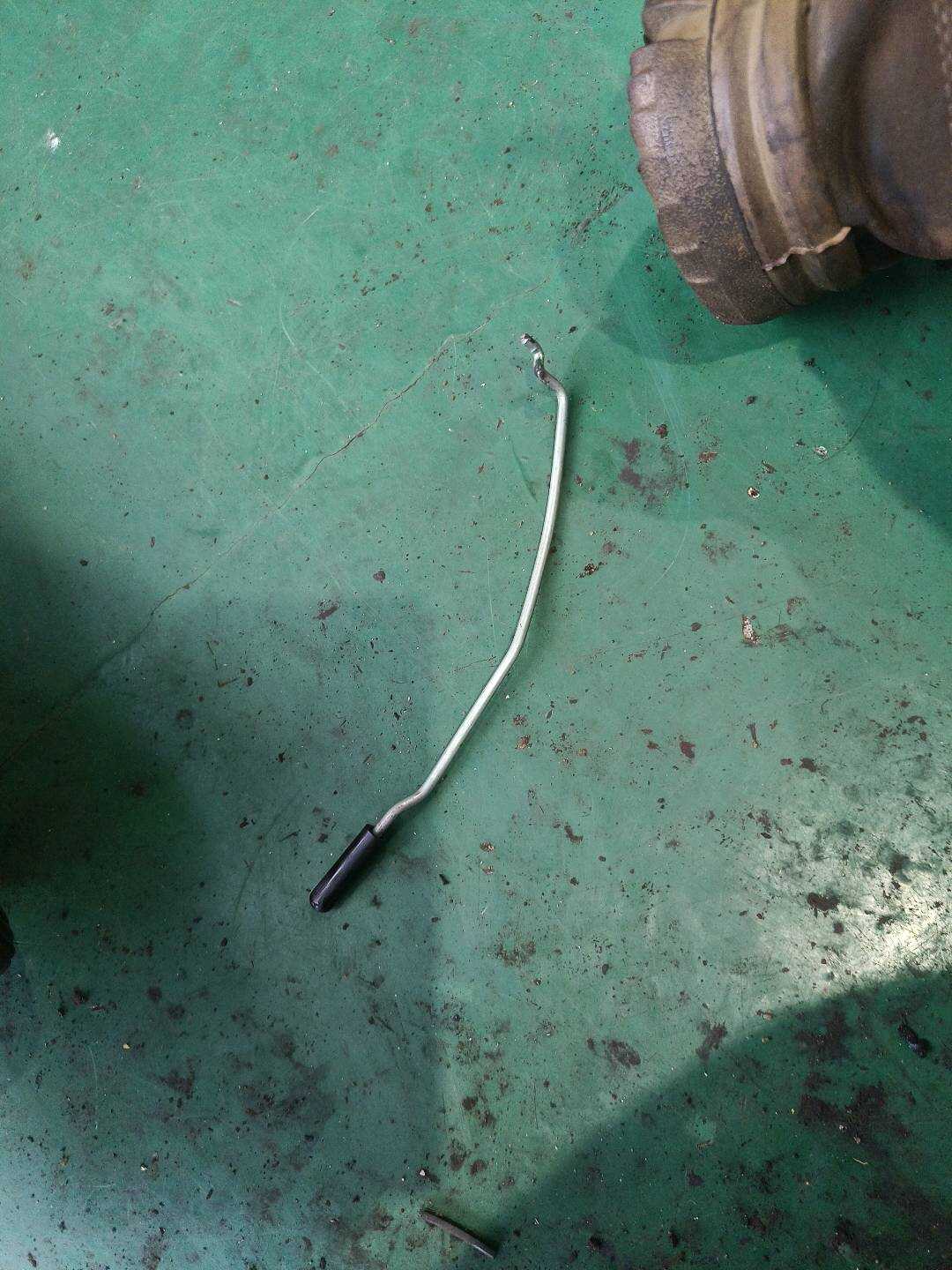 51227242572 后门锁止杆（右）