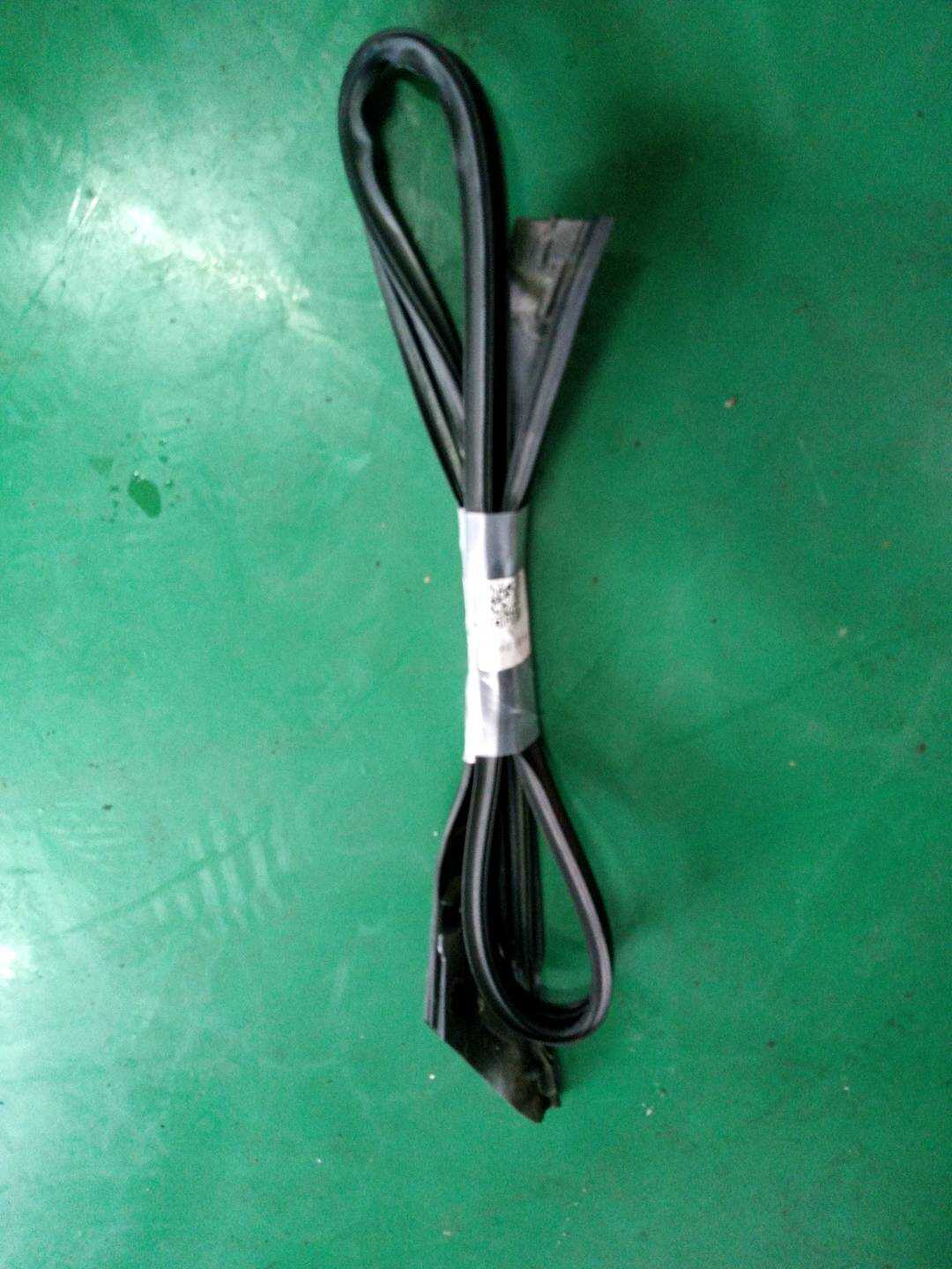 51767355202 前门玻璃外饰条(右上)