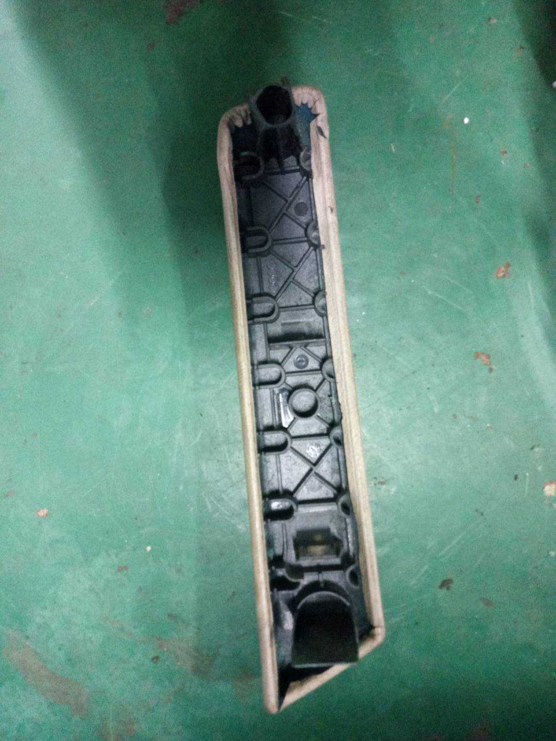 4L1867196 前门扶手饰板（右）