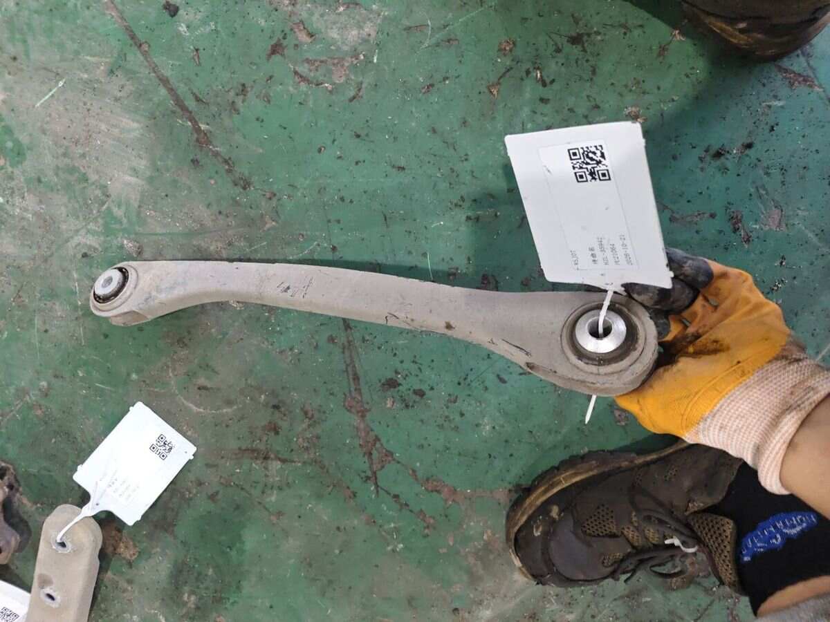 33326861126 Rear Upper Control Arm, Rear Right