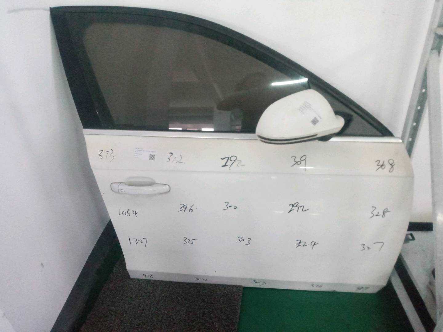 L8KD831052B 前门壳(右)