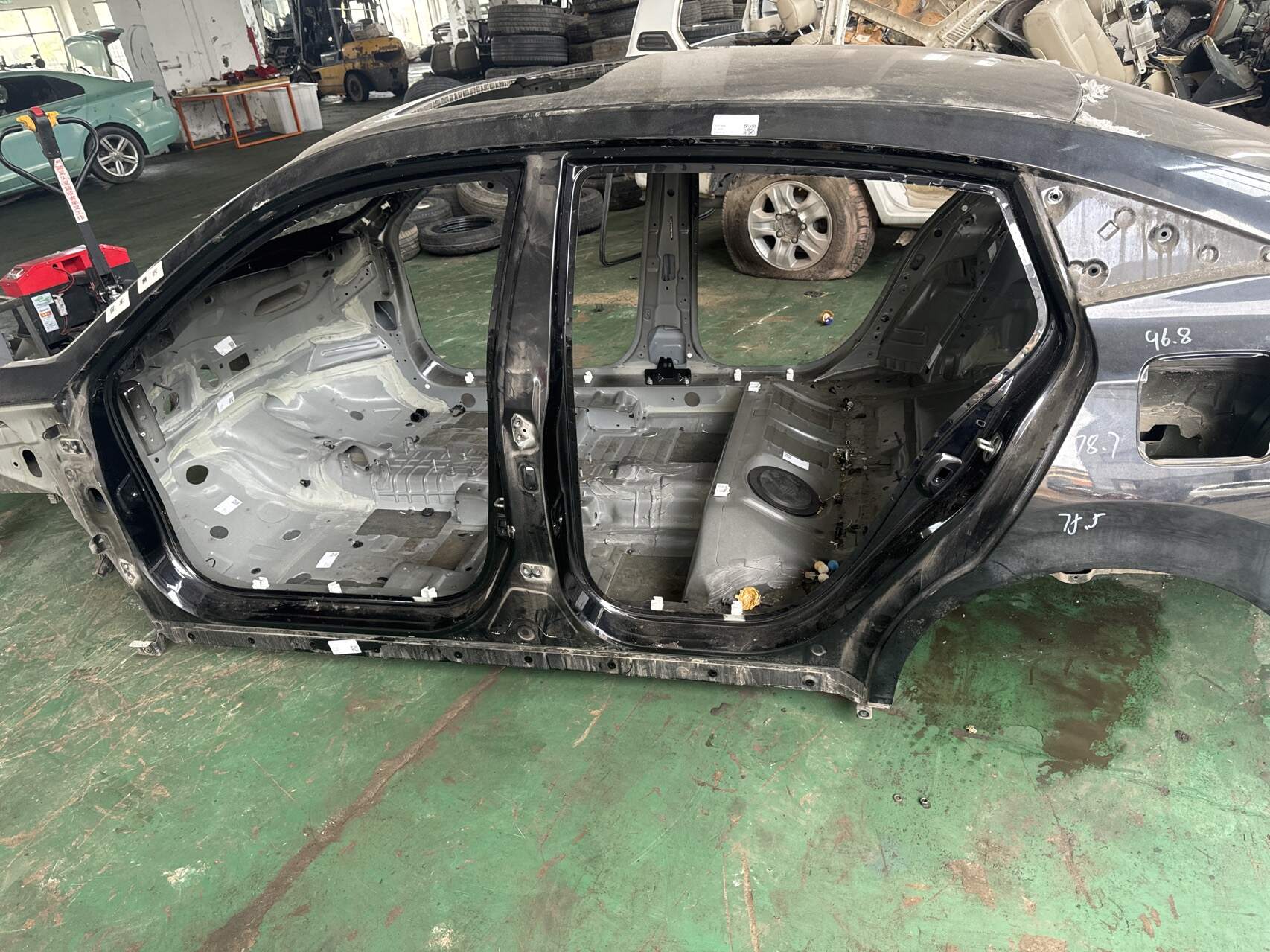 B012979 Left Body Side Outer Panel Assembly