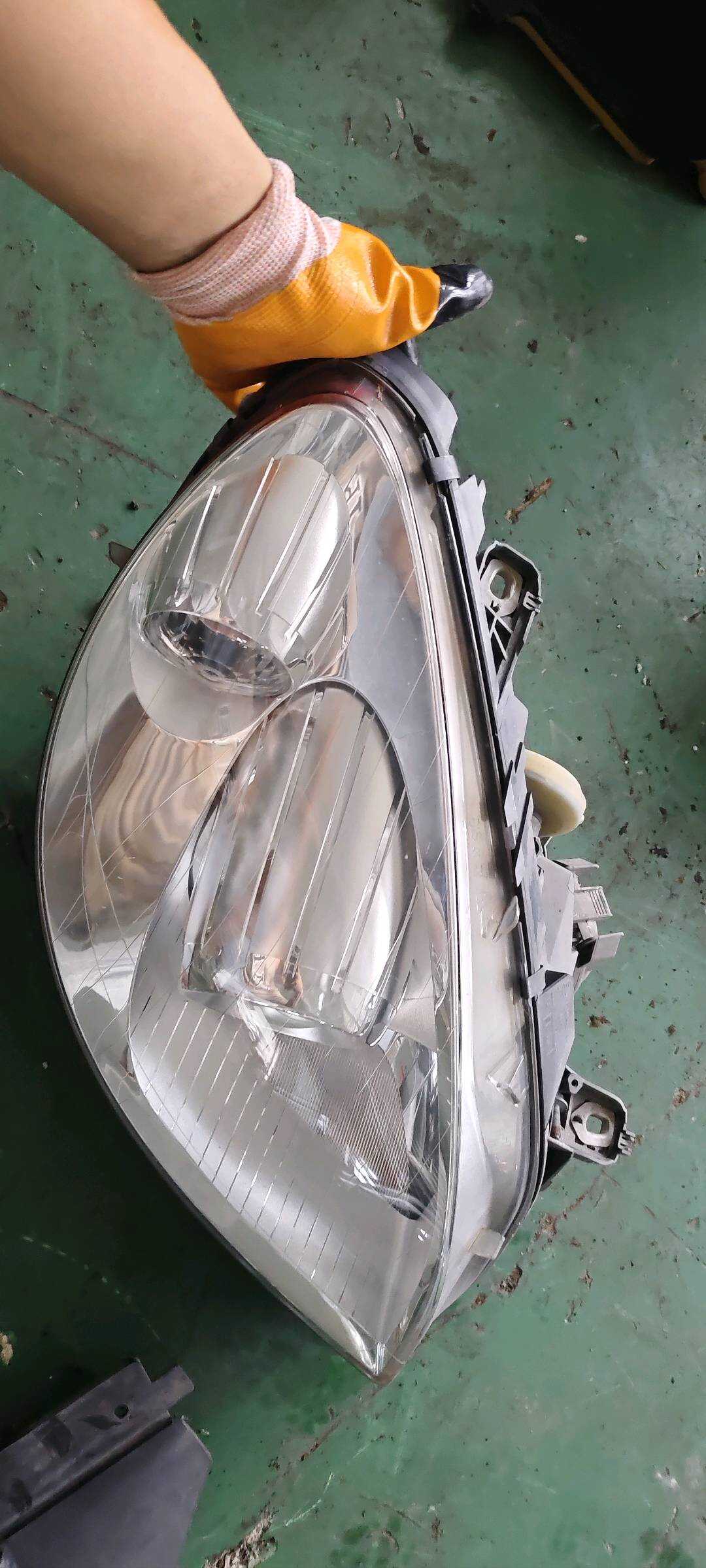 A1698207861 前大灯半总成（右）