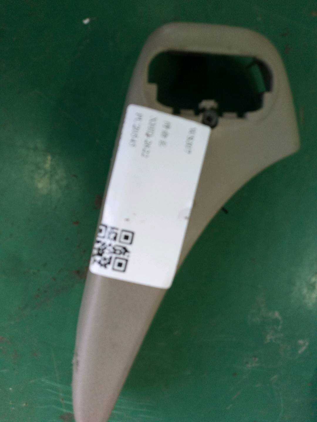 A63695927788J06 后排安全带导向胶盖(左)
