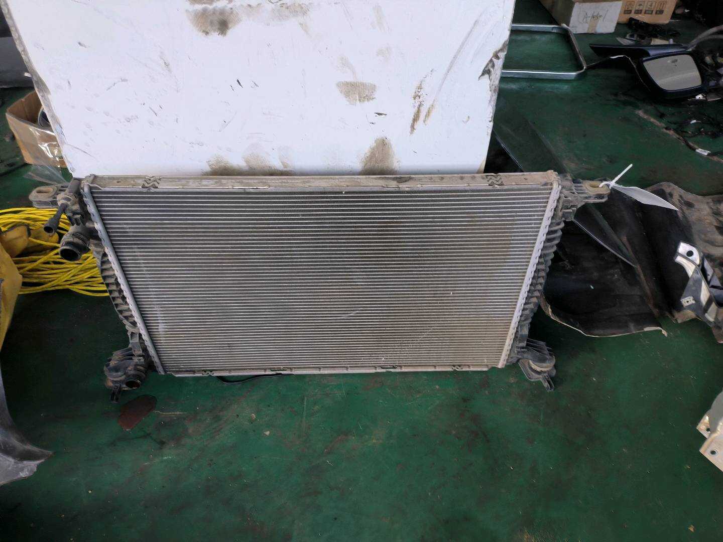 L8W0121251AK 水箱