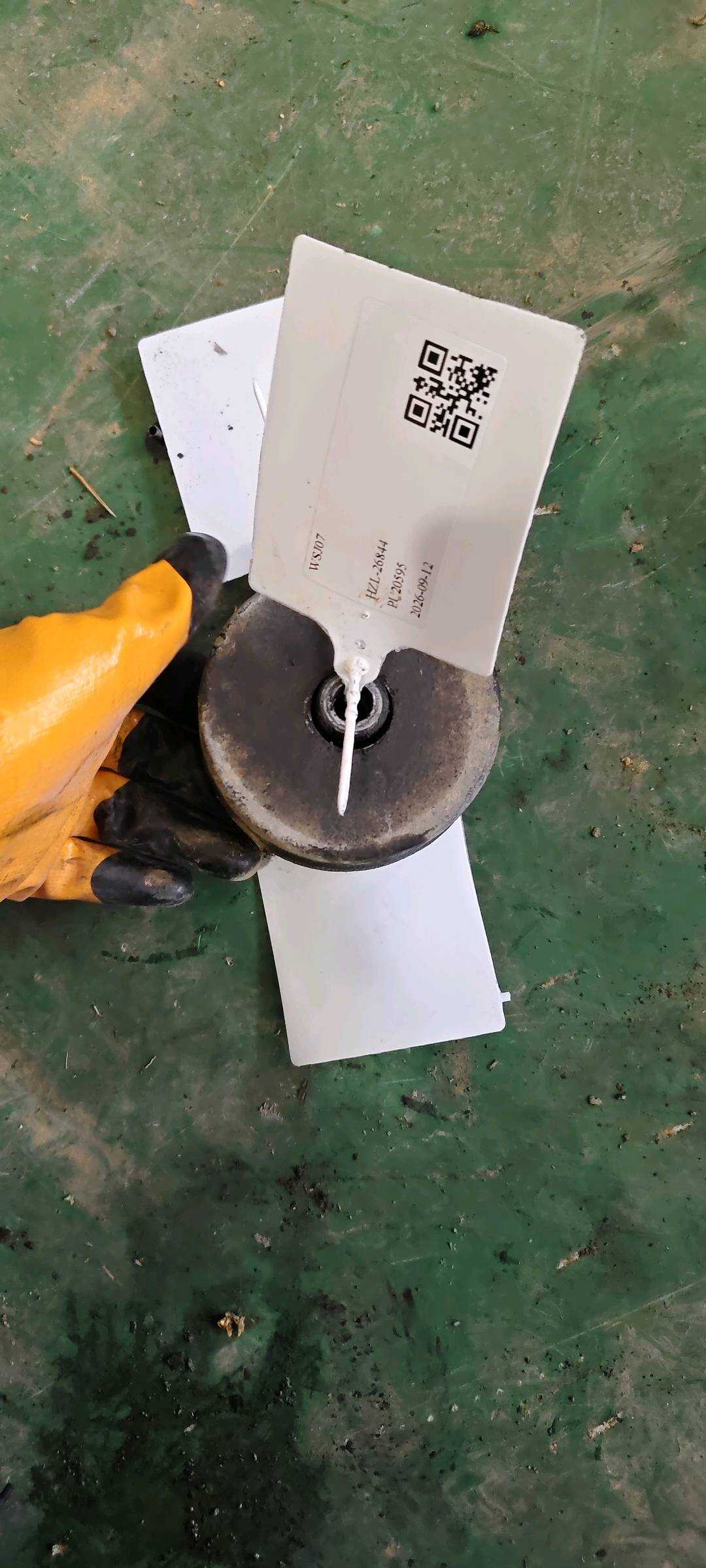 33506852837 后稳定杆支架减震器(左)