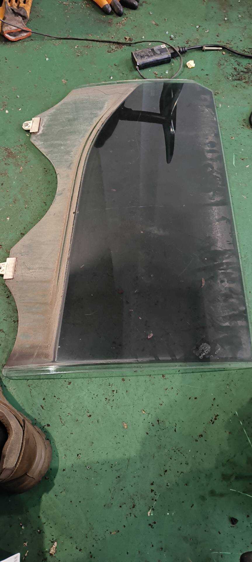 823005MA0A 后门玻璃(右)