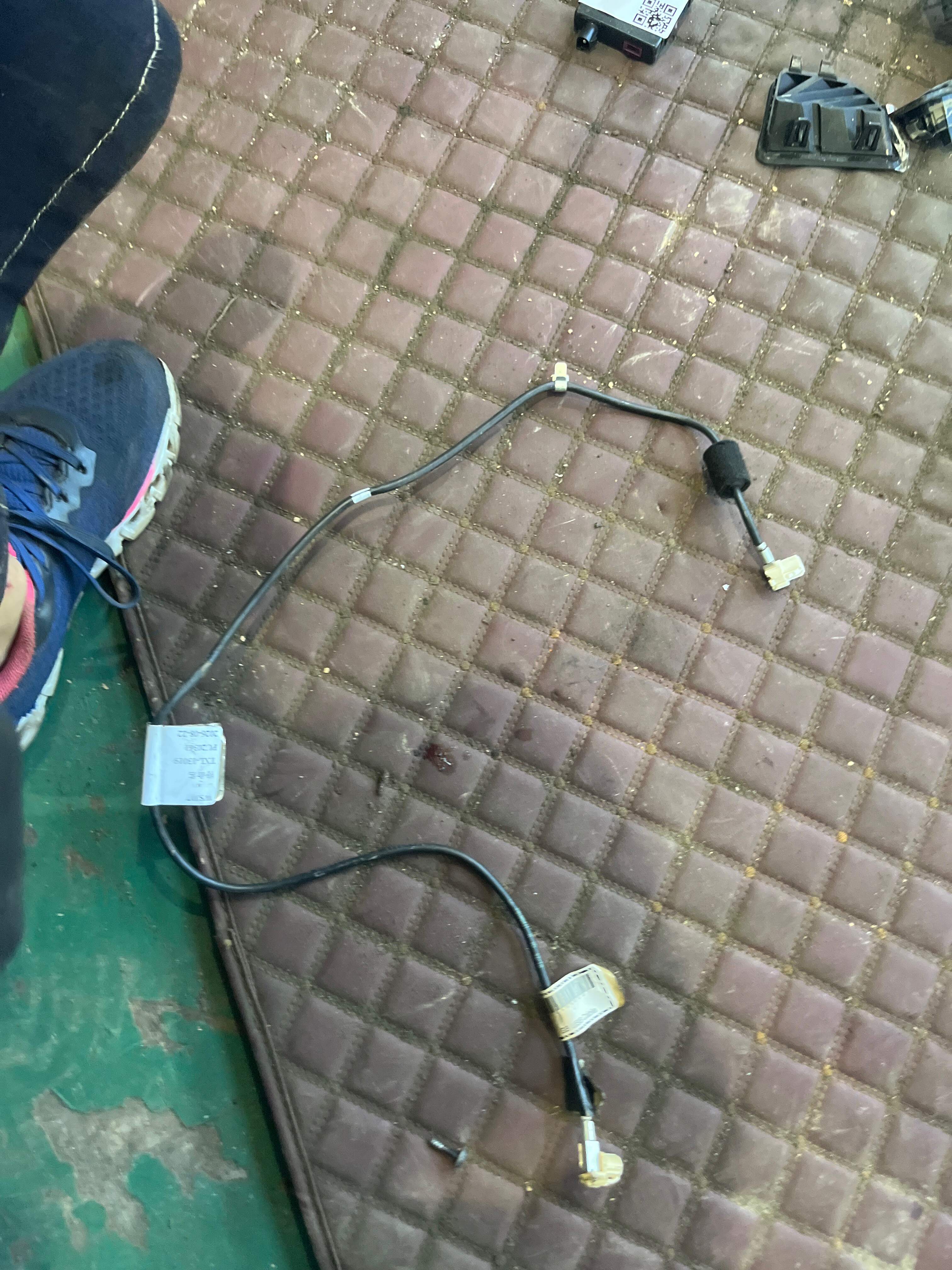 51166977776 仪表台杂物箱解锁拉线