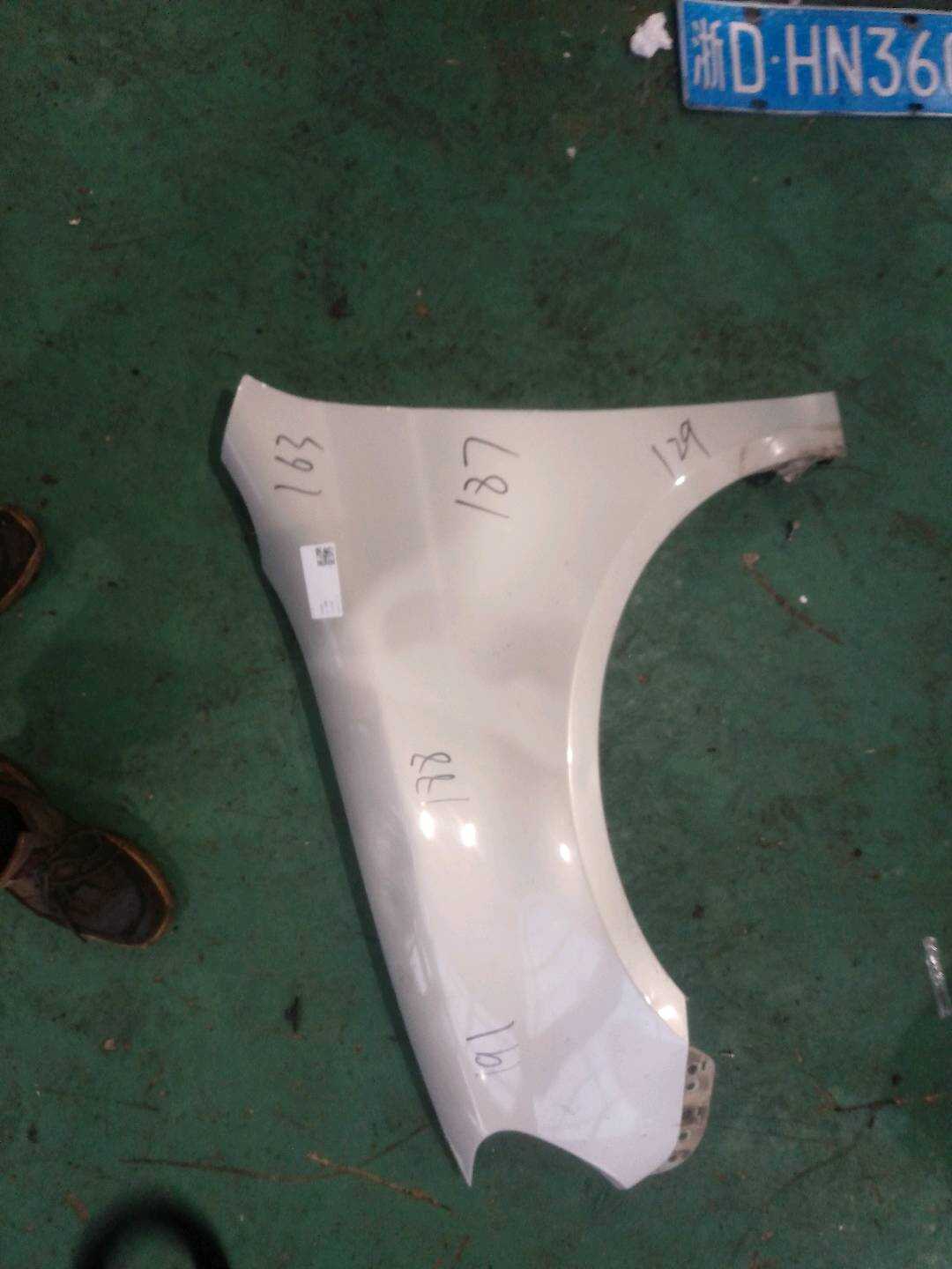 1K9821021 Front Fender, Left
