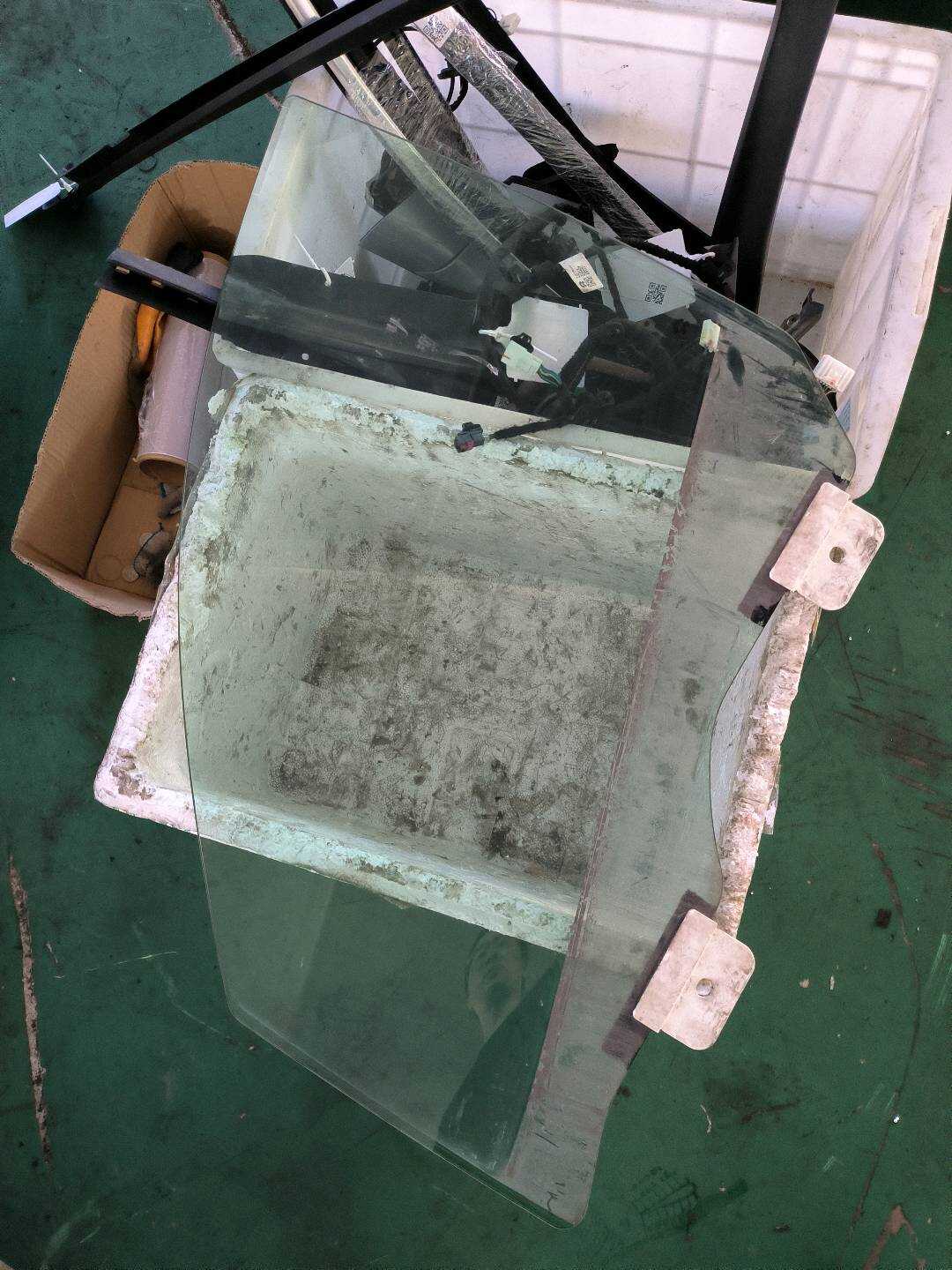 P0007836AF 前门玻璃总成 - 左