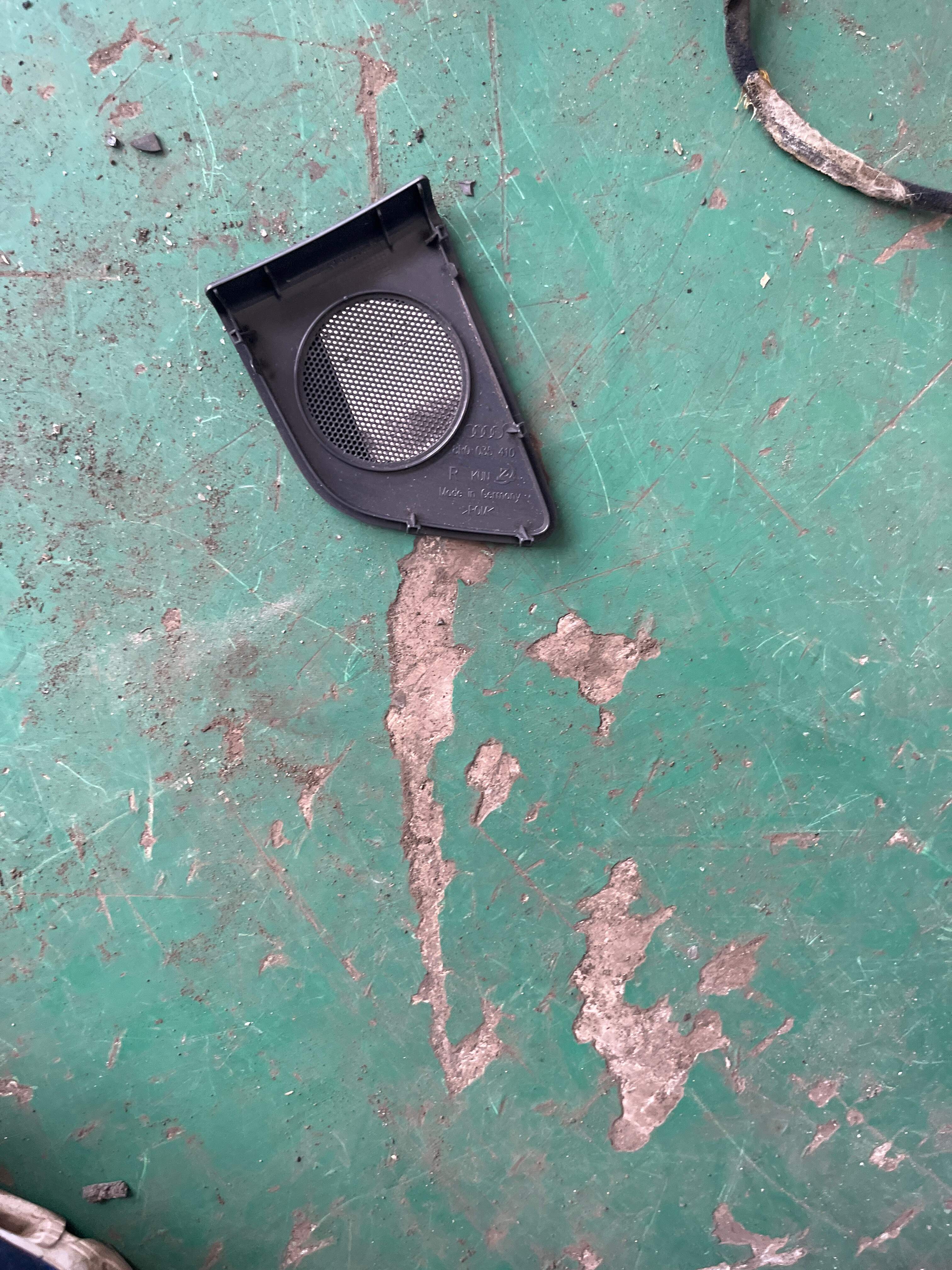 8R00354104PK 后门高音扬声器罩(右)