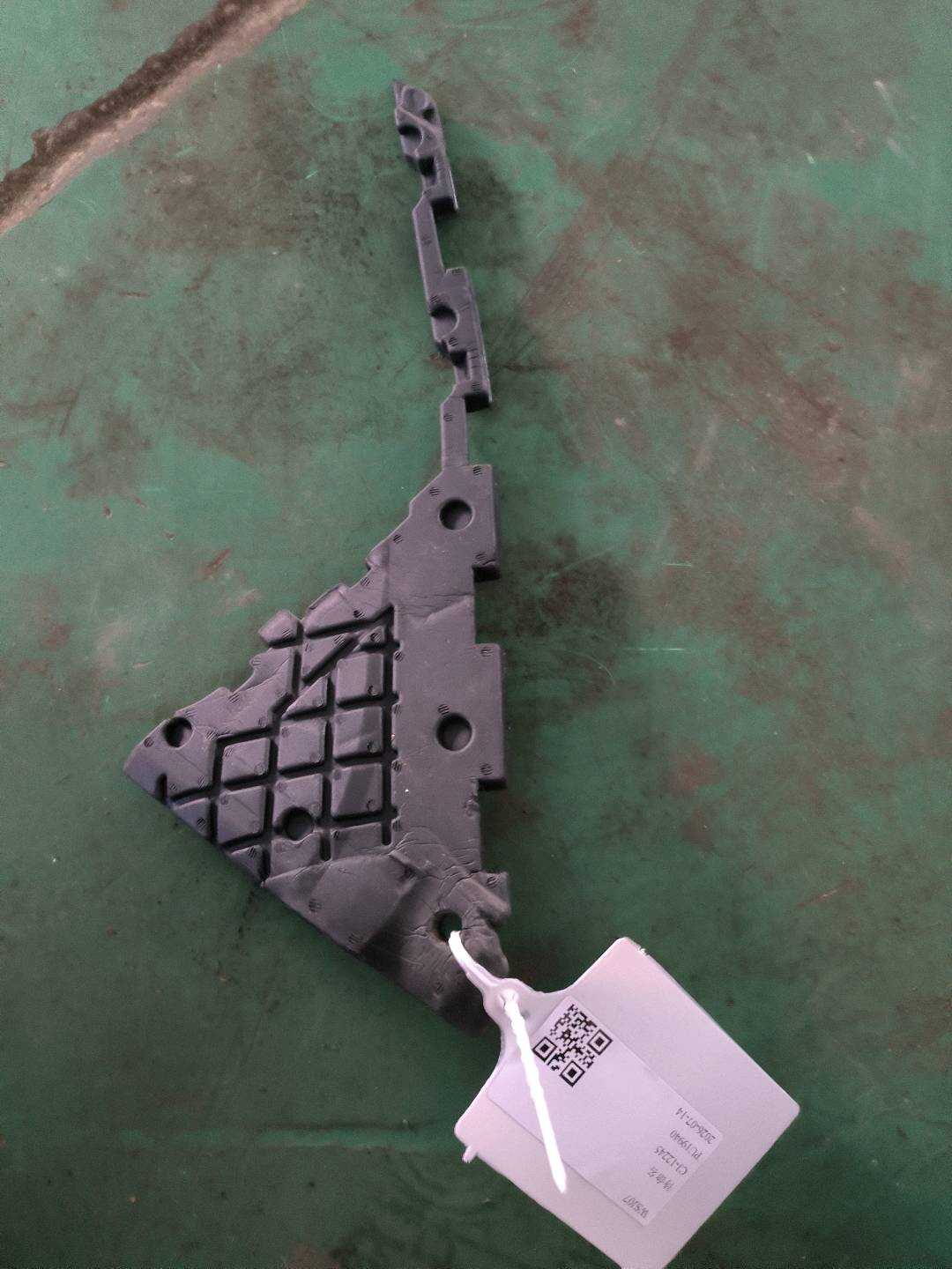 C2D12351 右, 后门绝缘