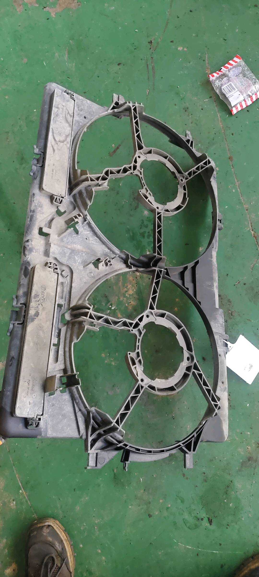 8K0121003M 水箱风扇罩