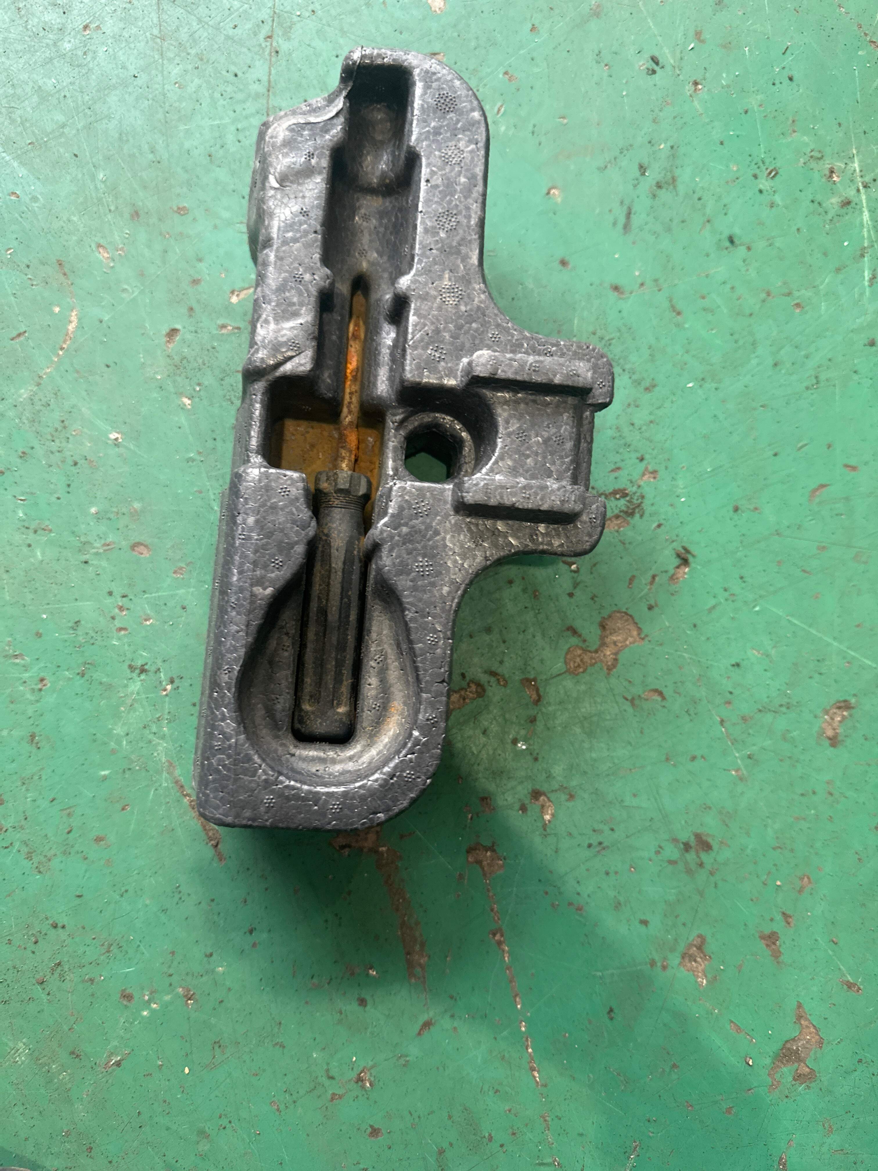 71106864233 存物架 随车工具
