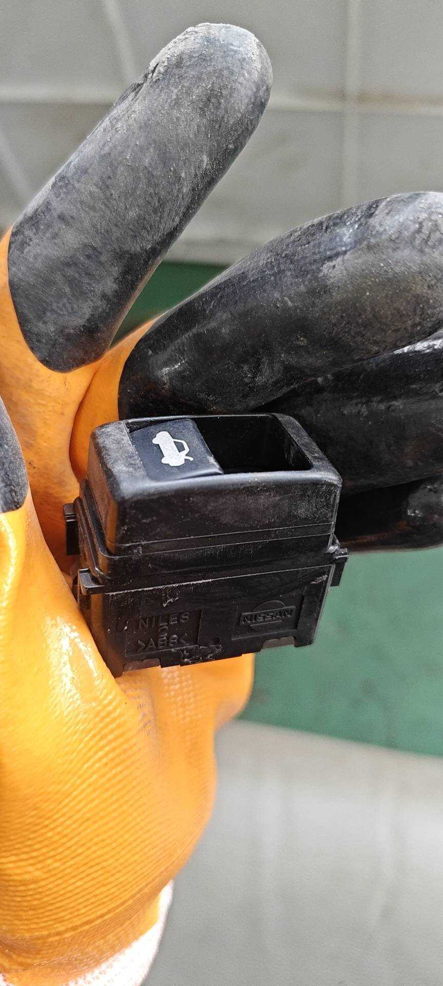 25380JF00A 尾盖开启开关
