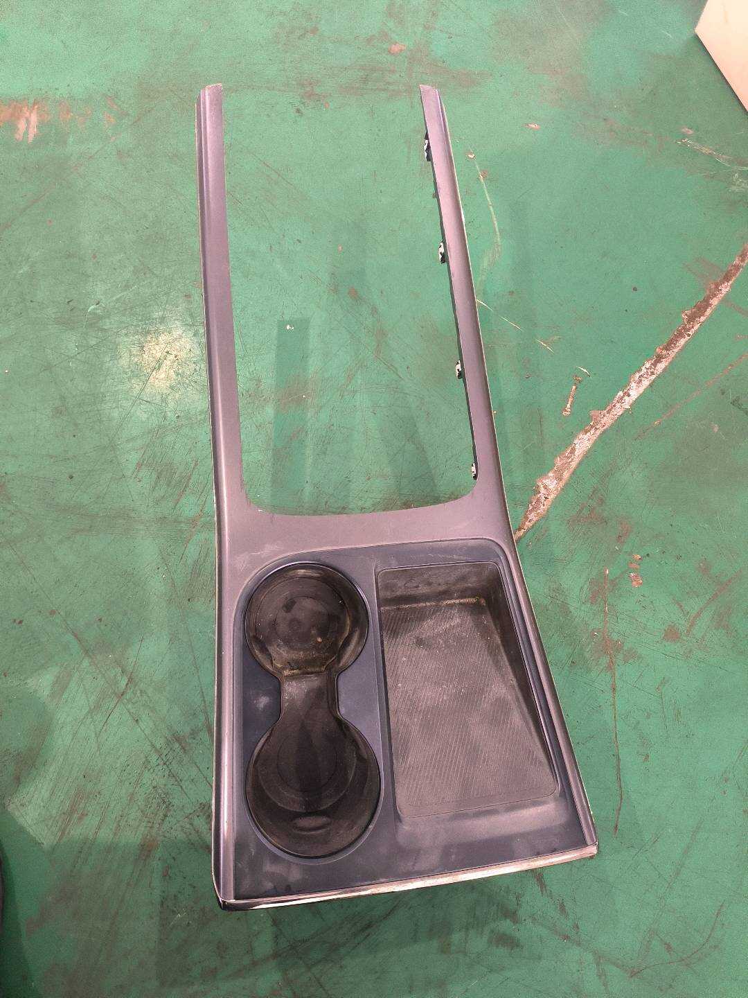 P0075589AE 水杯架无线充电