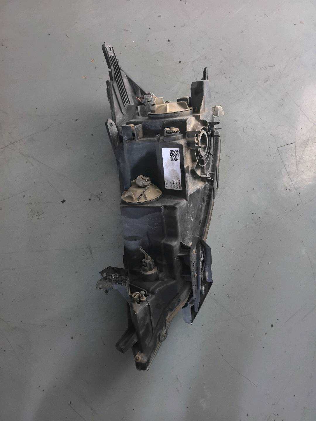 8301A078 Front Headlight, Right