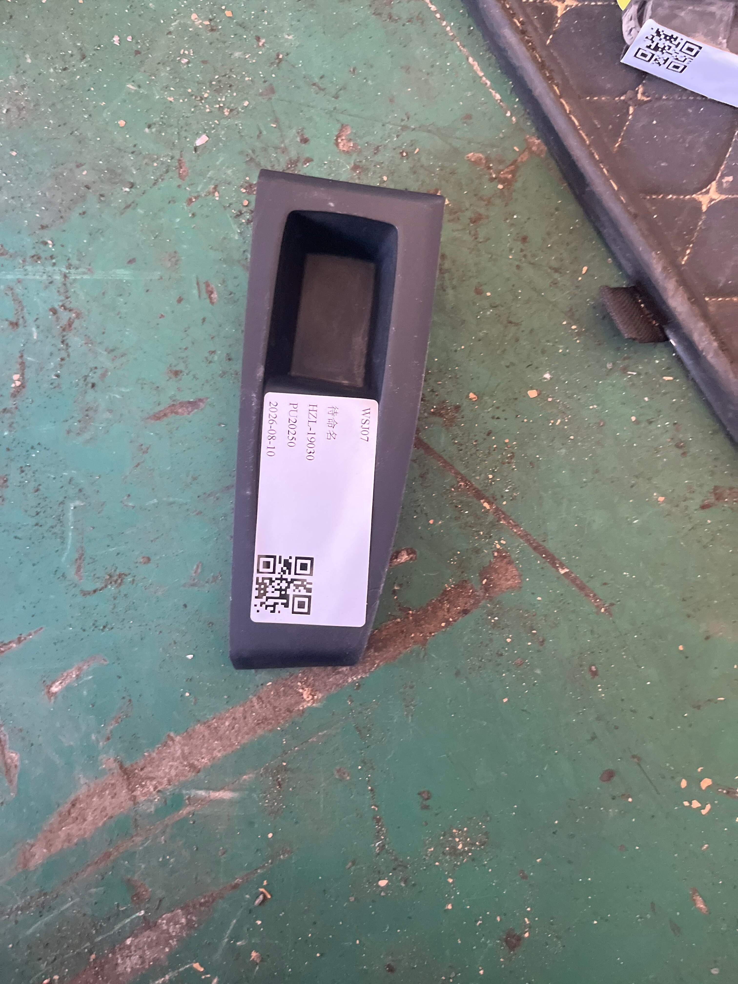 51417382284 前门玻璃升降开关装饰板（右）