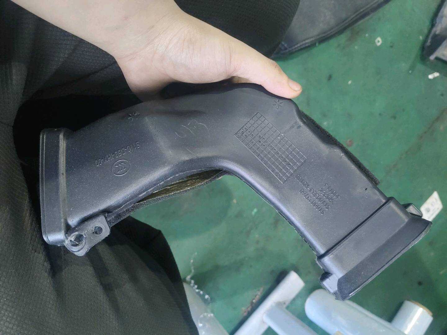 B013133 Left Air Duct