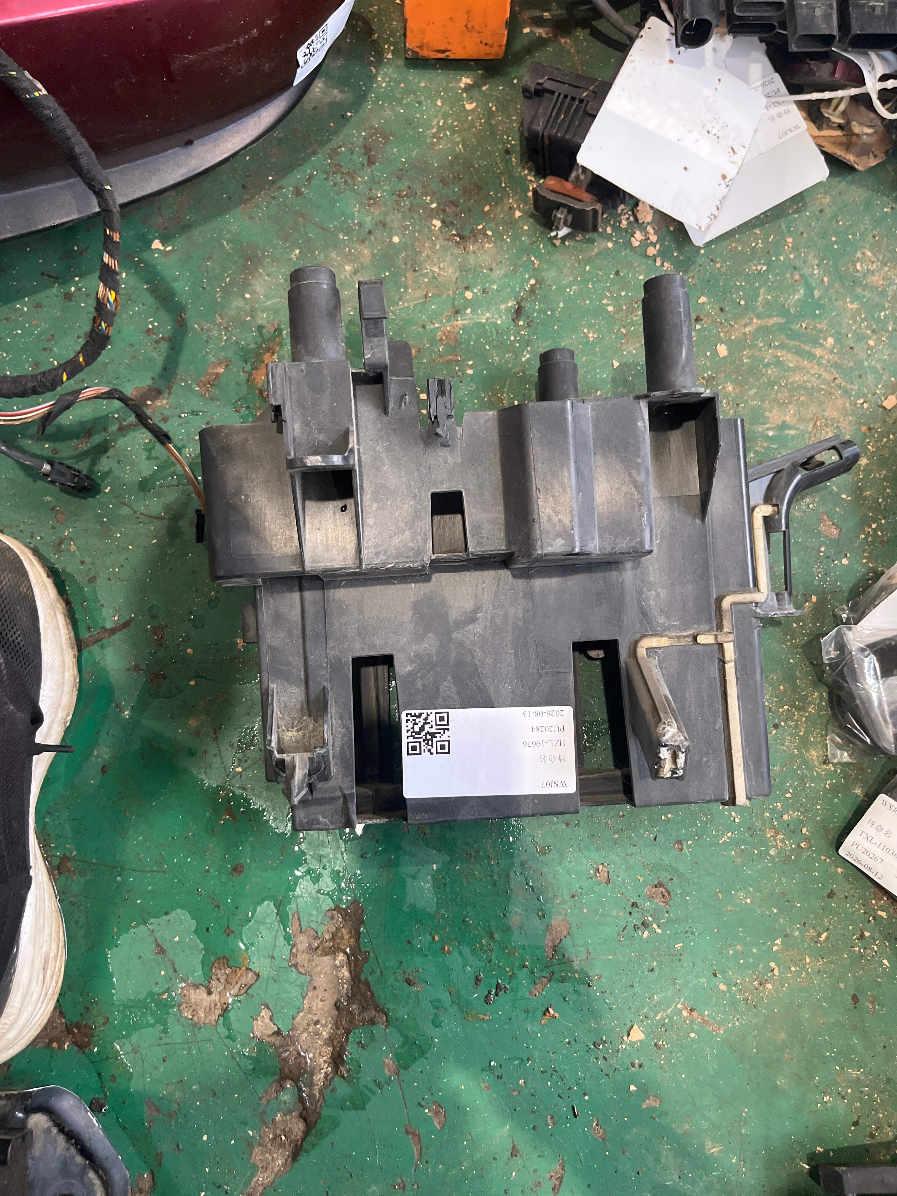 12908615264 Engine Fuse Box Base