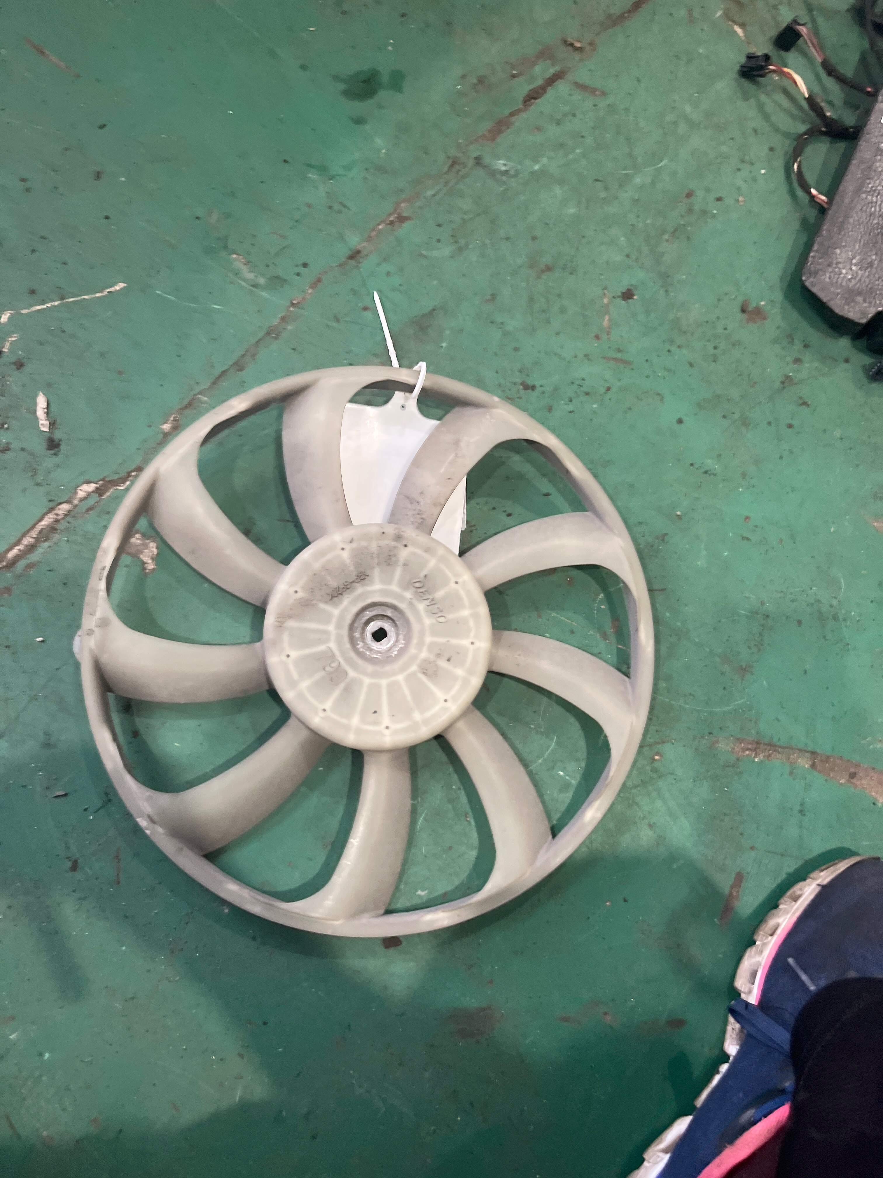 1636128360 水箱风扇叶（右）