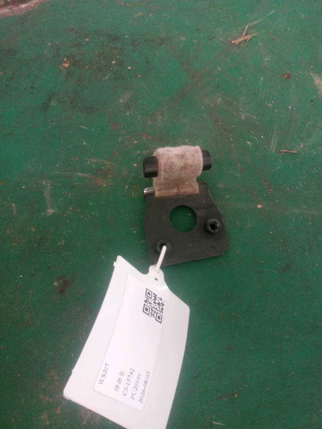 52207383278 后座椅靠背支架(右)