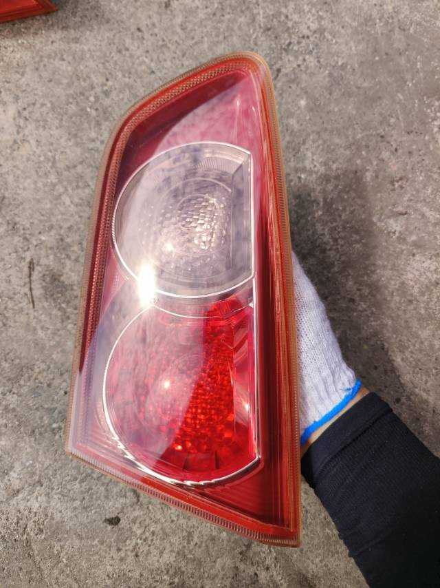 8330A670 内尾灯半总成(右)