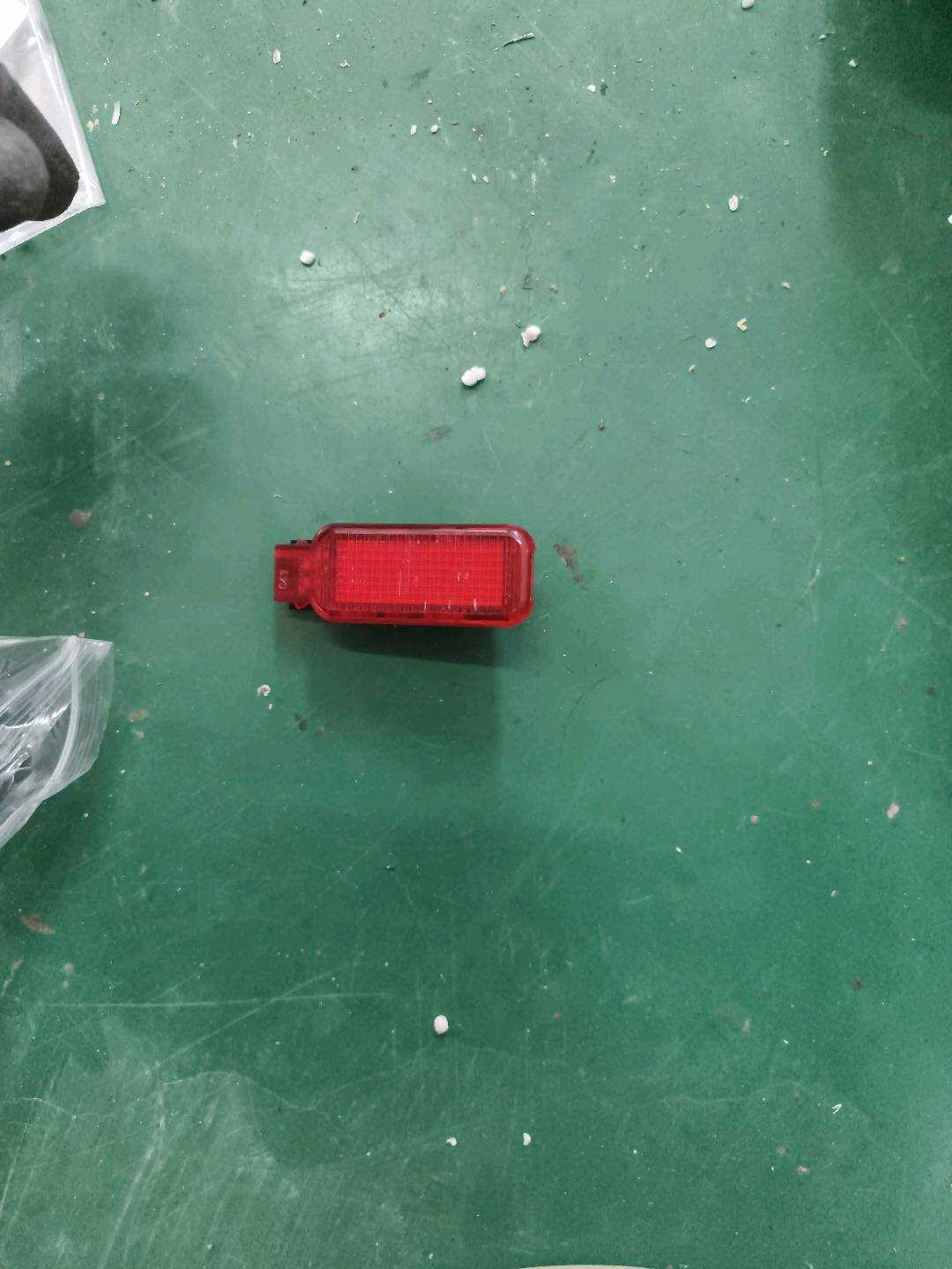 L6Y0947411 前车门灯（右）