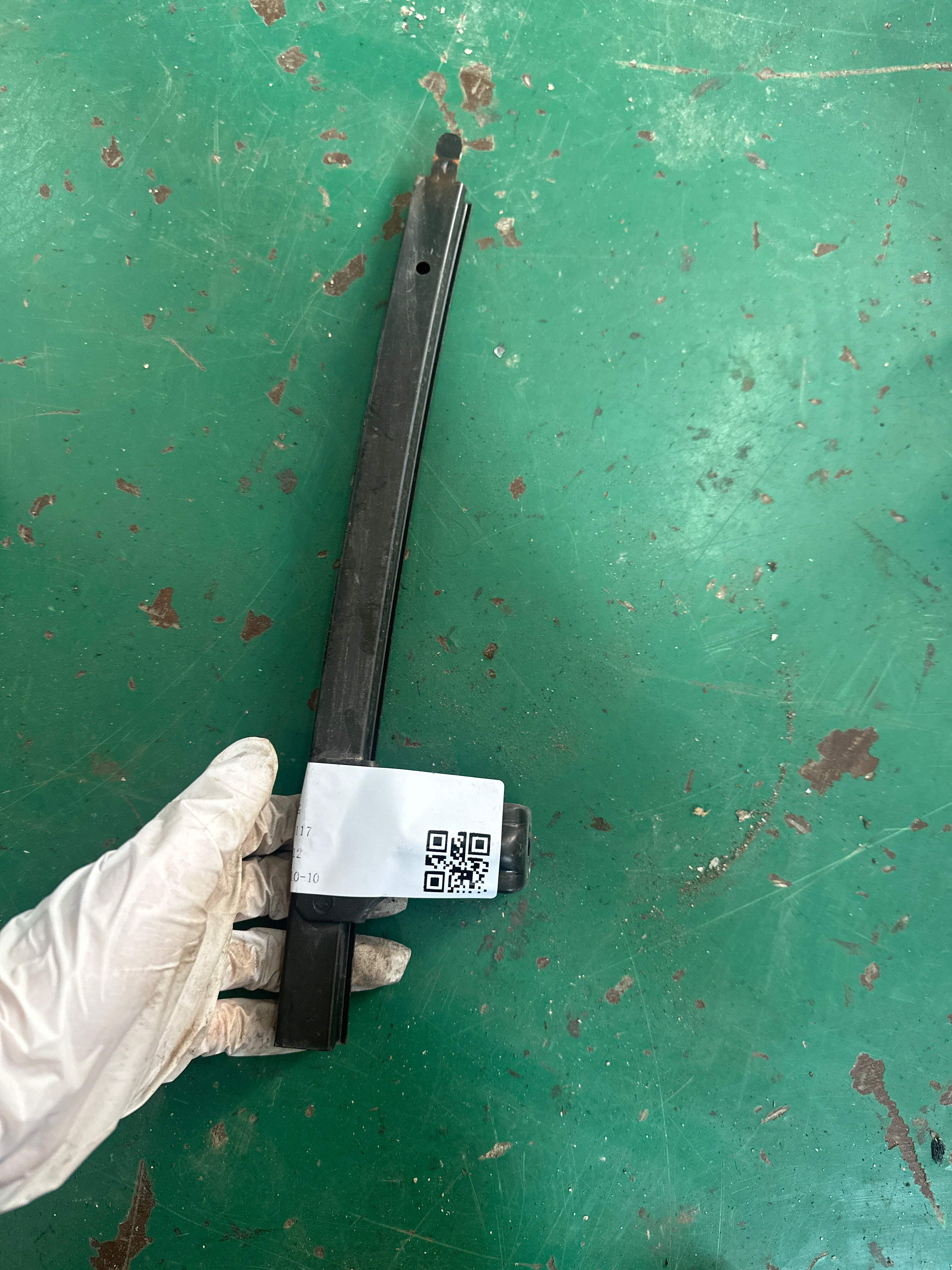 674040R020 前门玻璃导轨(左后)
