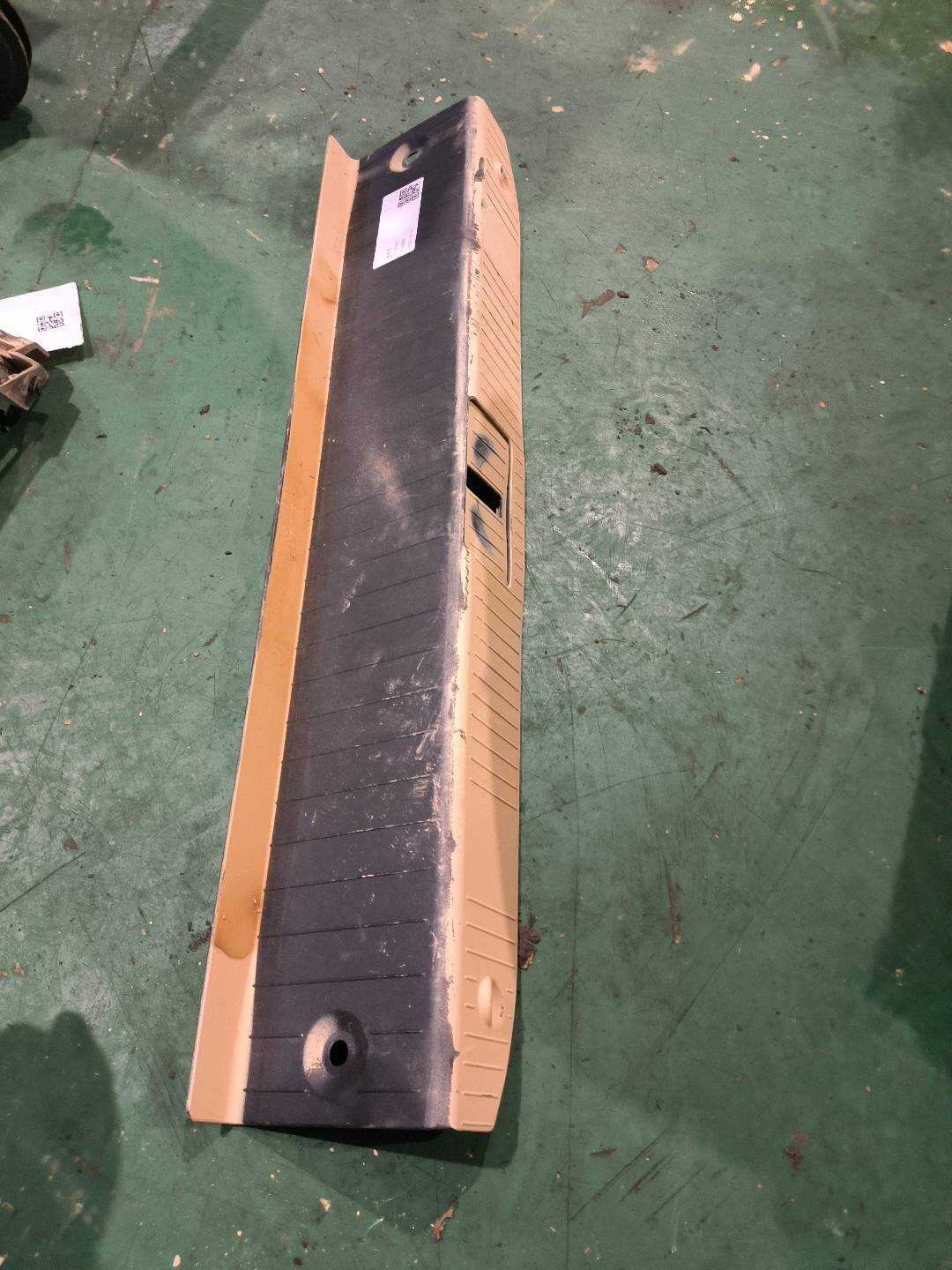 A22169004419051 行李箱饰板(后)