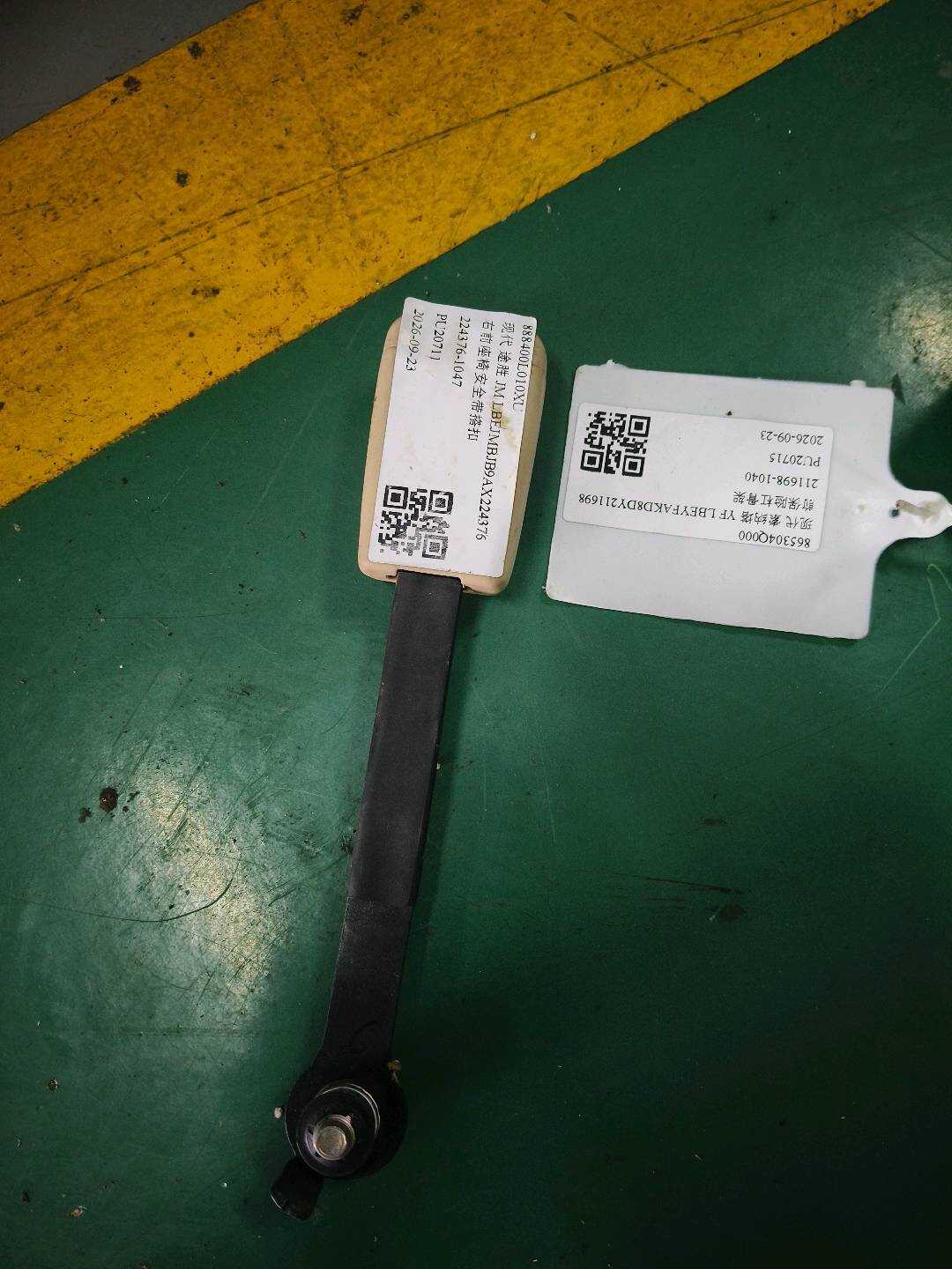 888400L010XU 右前座椅安全带搭扣