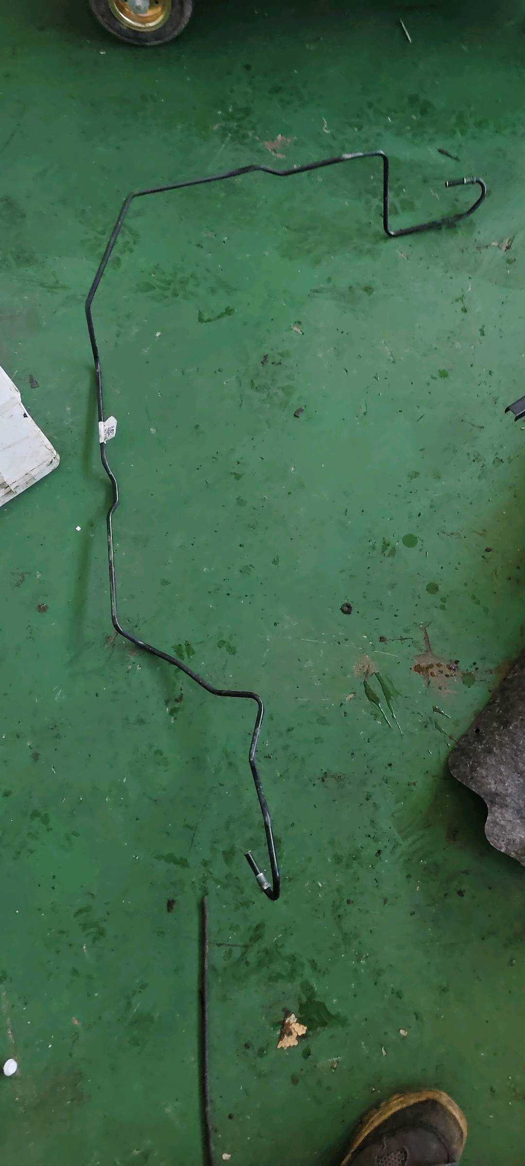 34326784461 制动总泵出油管