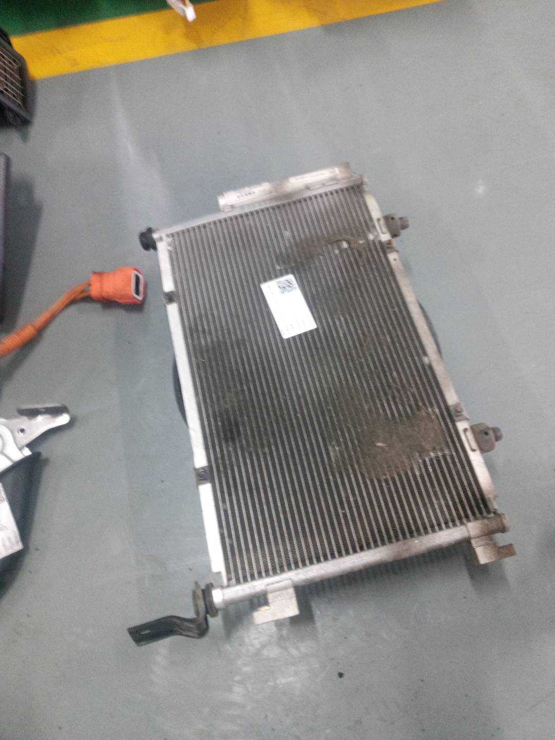 23733033 Condenser