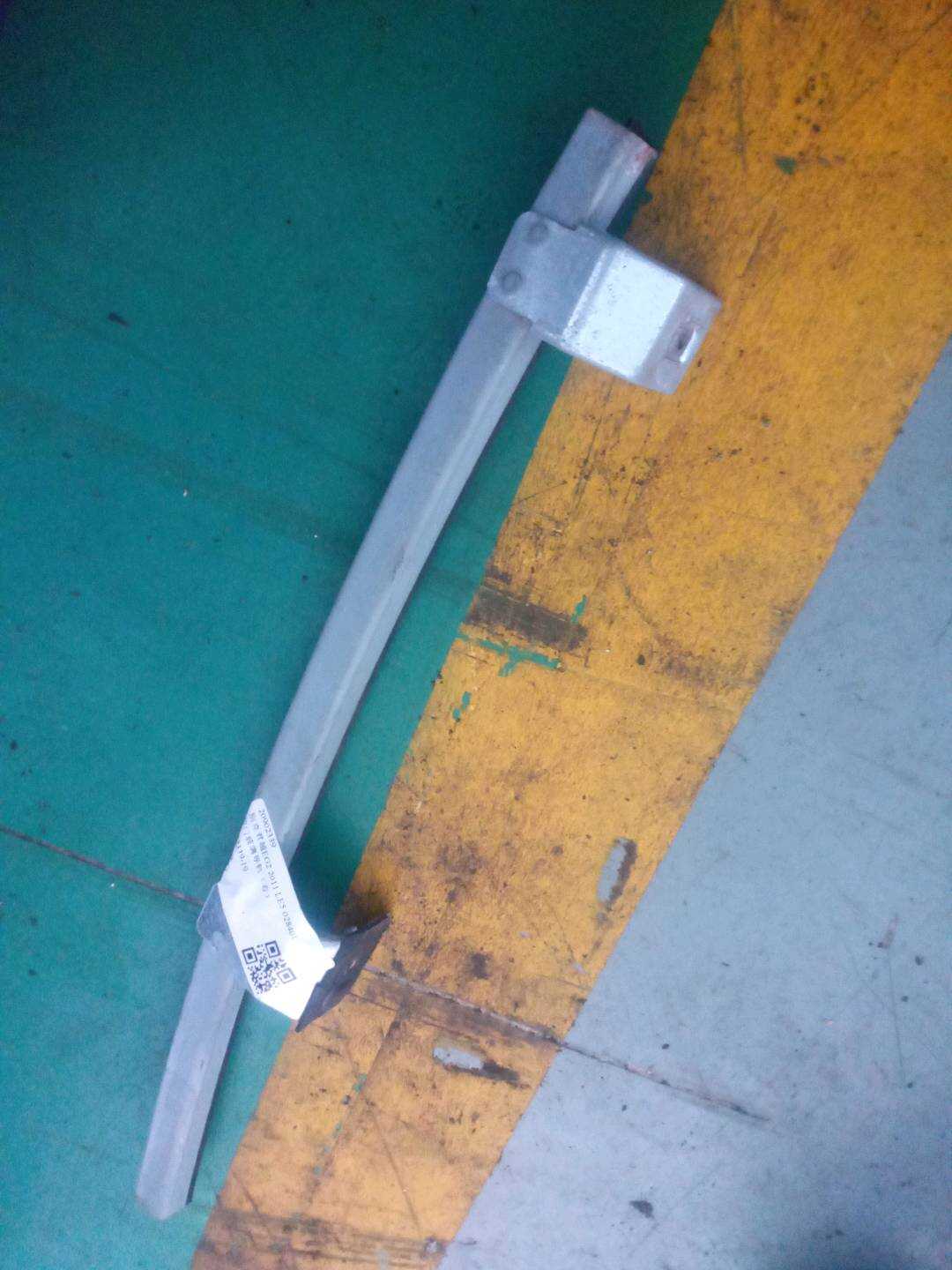 20902339 Front Door Window Guide Rail, Right