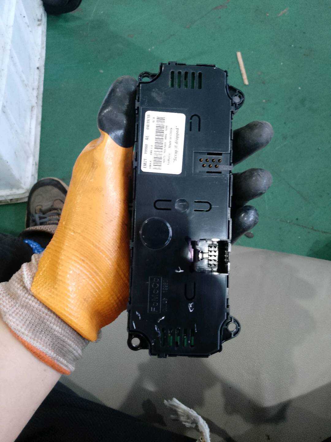 EM2T19980AC A/C Controller, Rear