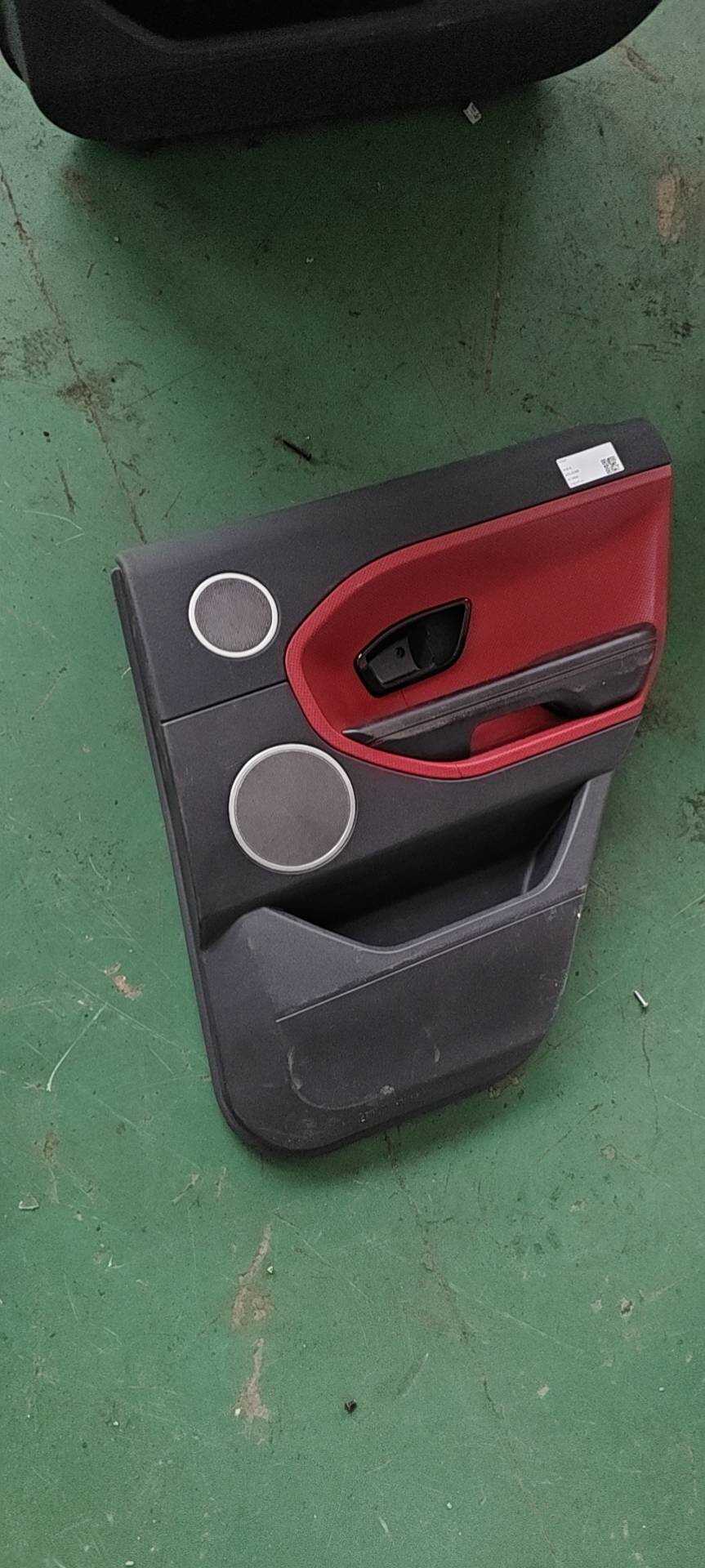 LR028135 Rear Door Trim Panel, Right