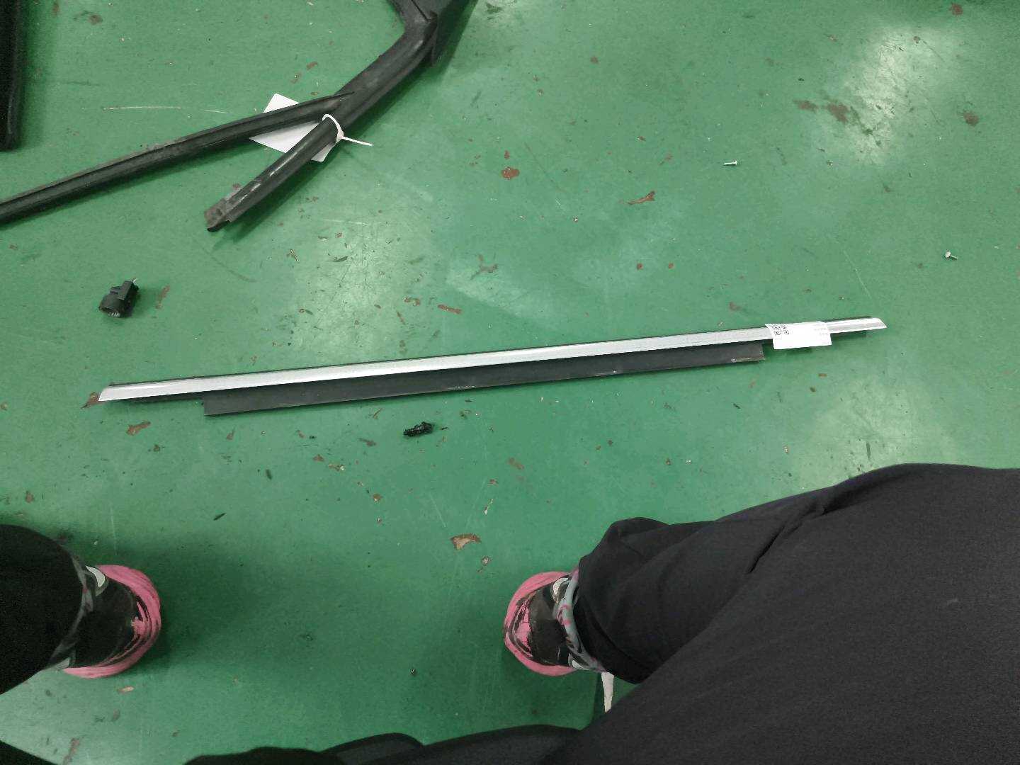 8R0853763F2ZZ 后门玻璃压条(左外)