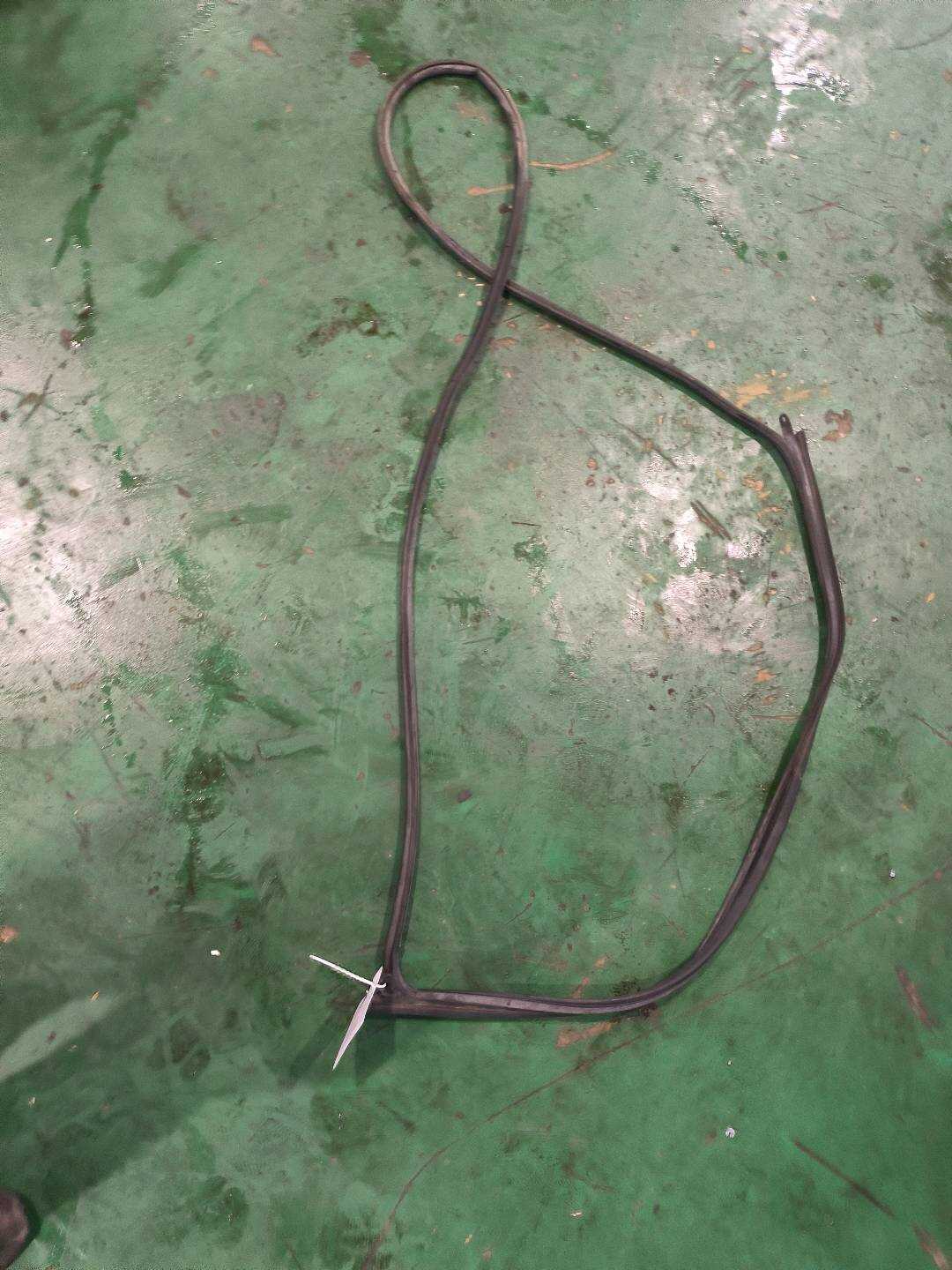 A1697270330 前门车门密封胶条（左）