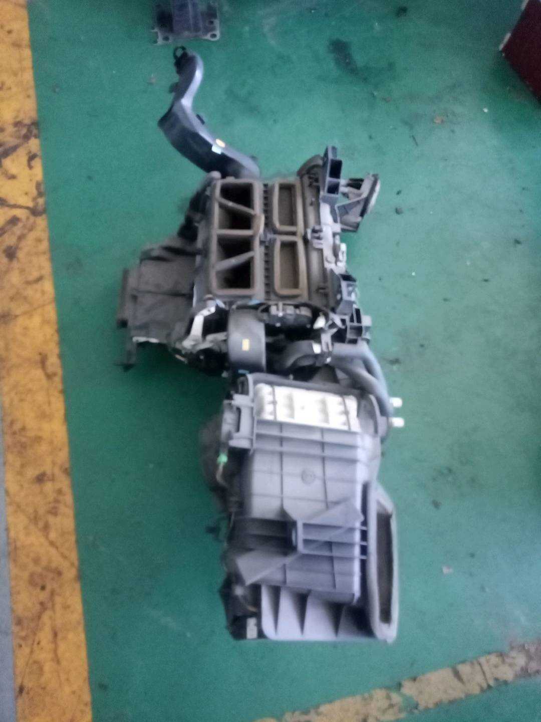 C2Z11884 蒸发箱总成