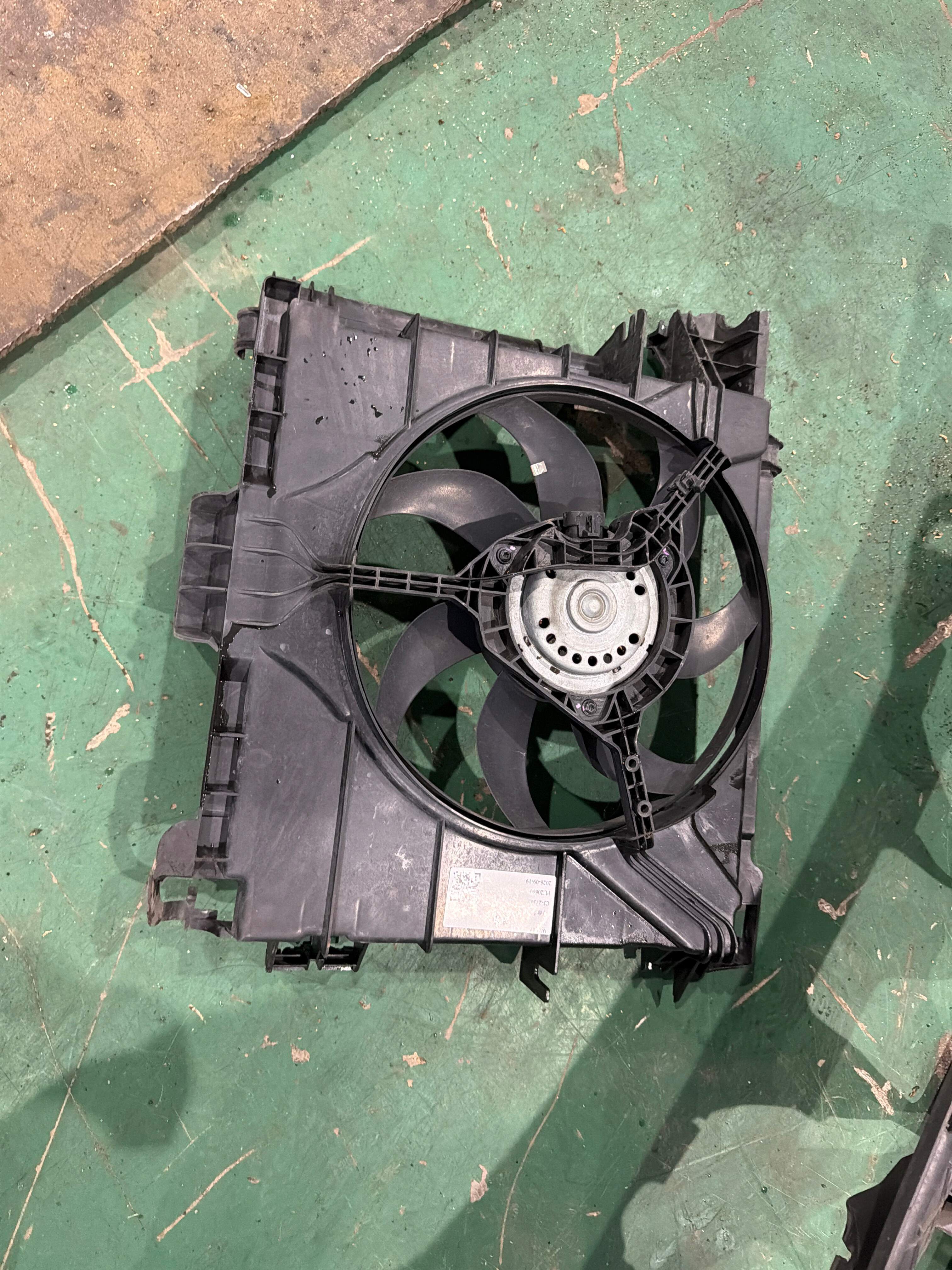A0002009323 Radiator Electric Fan Assembly
