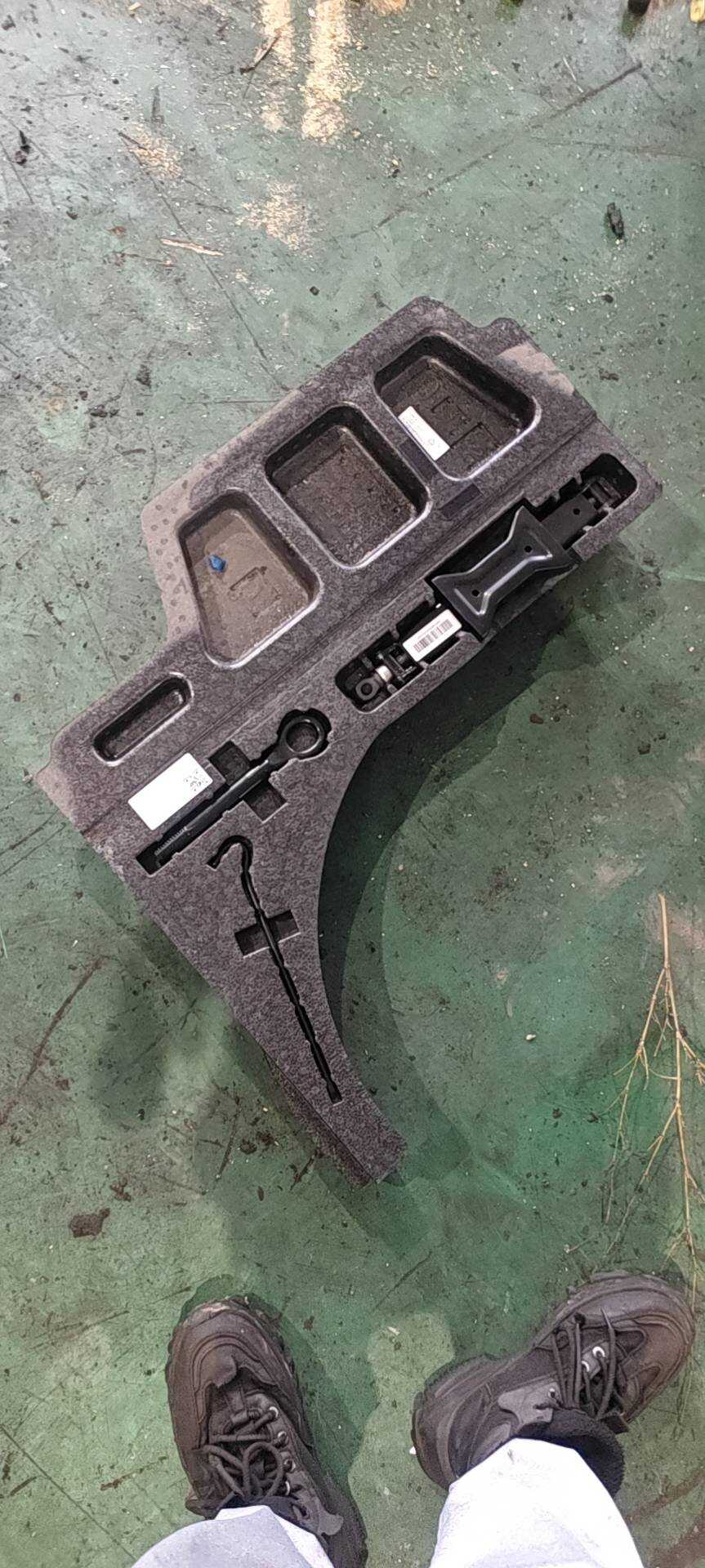 6064030100 Luggage Compartment Right Lower Pad