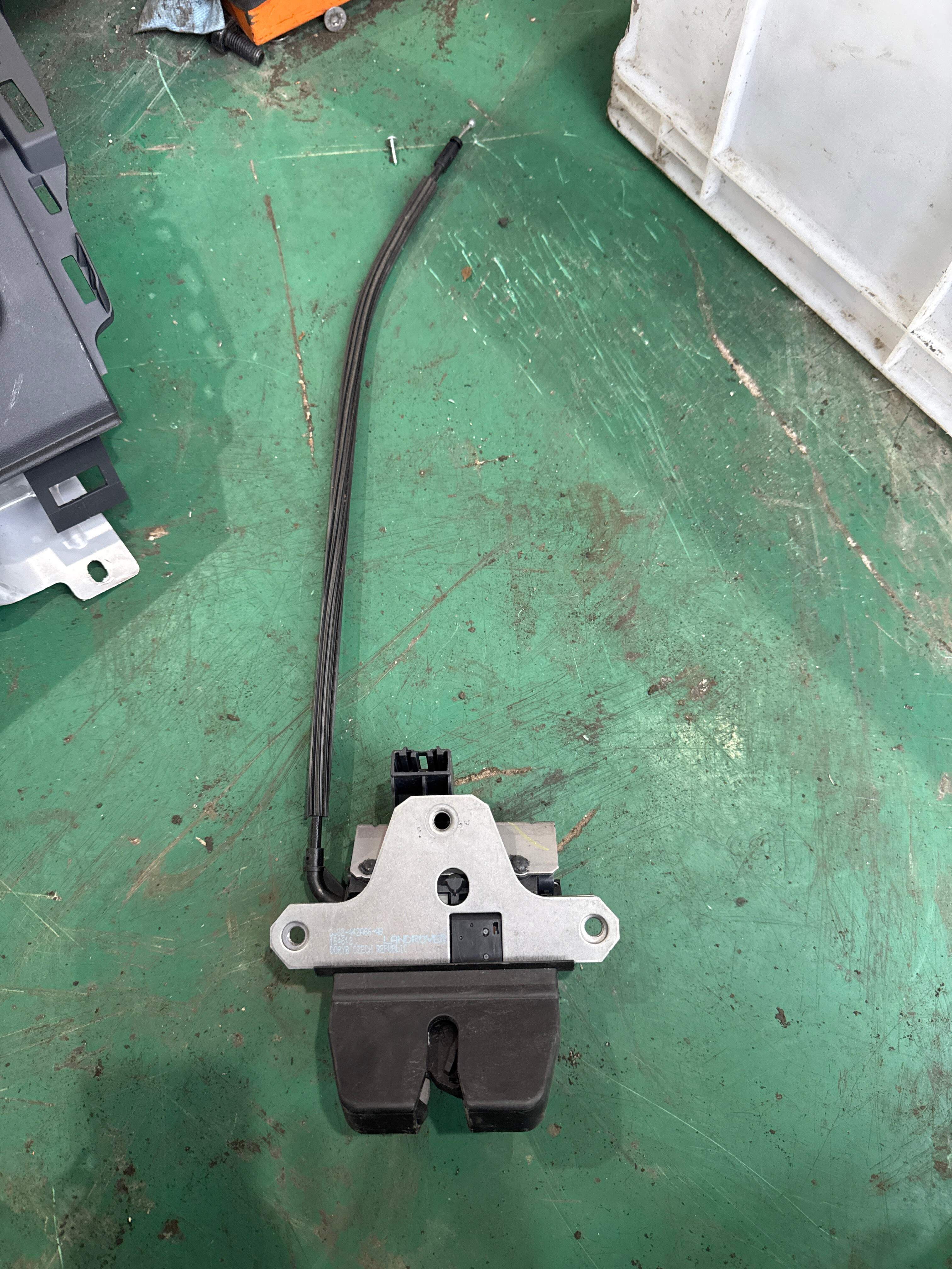 LR025420 Trunk Lid Lock Mechanism