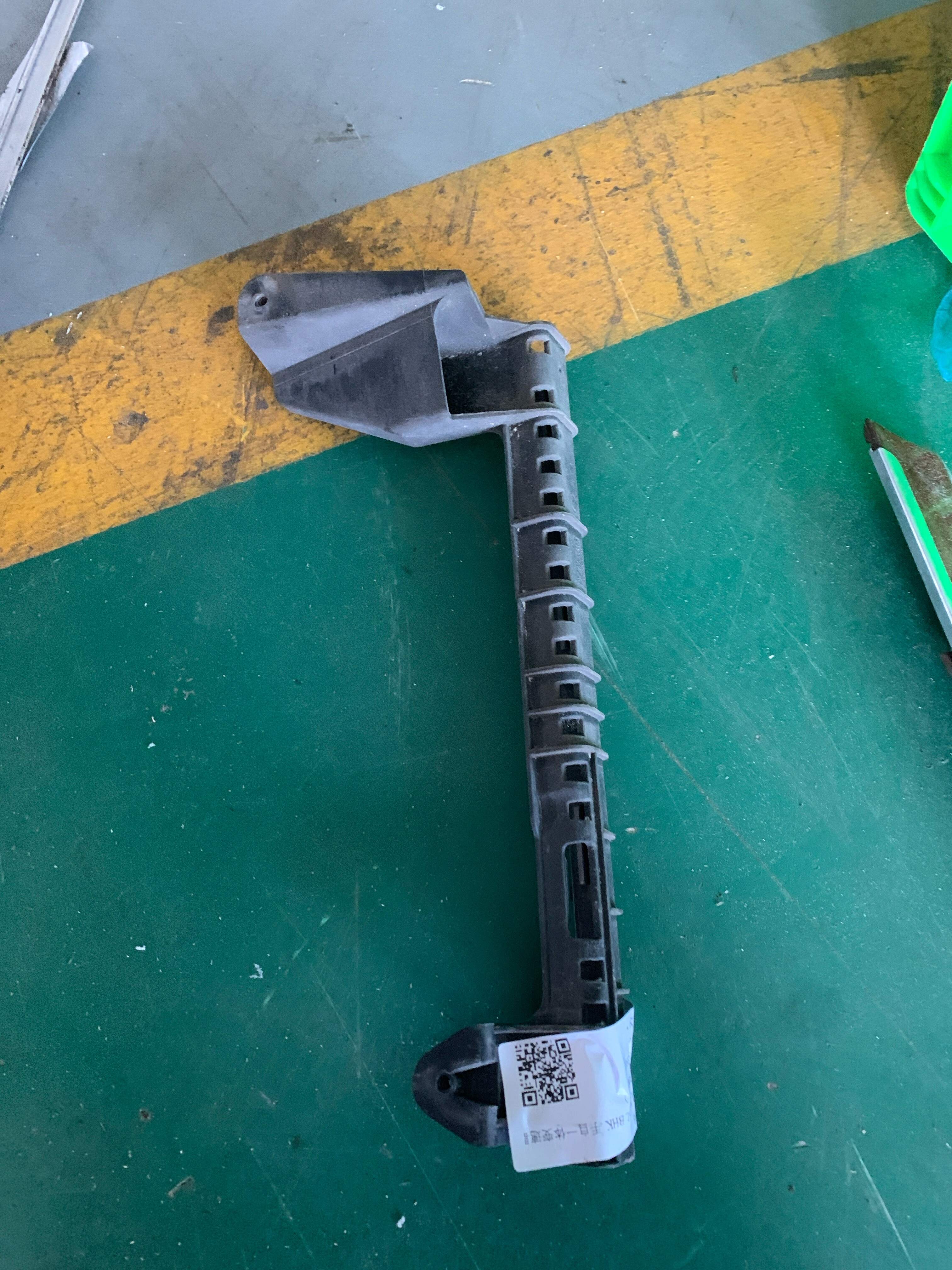 4L0839439B 后门玻璃绒槽（左）