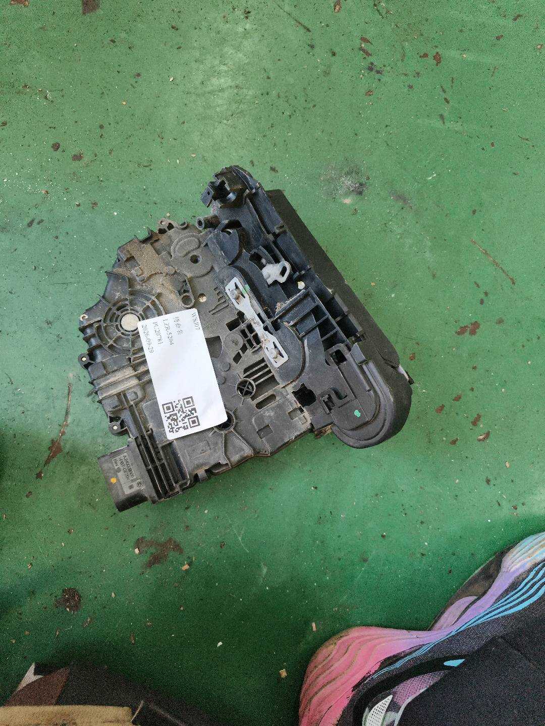 7N0839016H 后门锁总成(右)