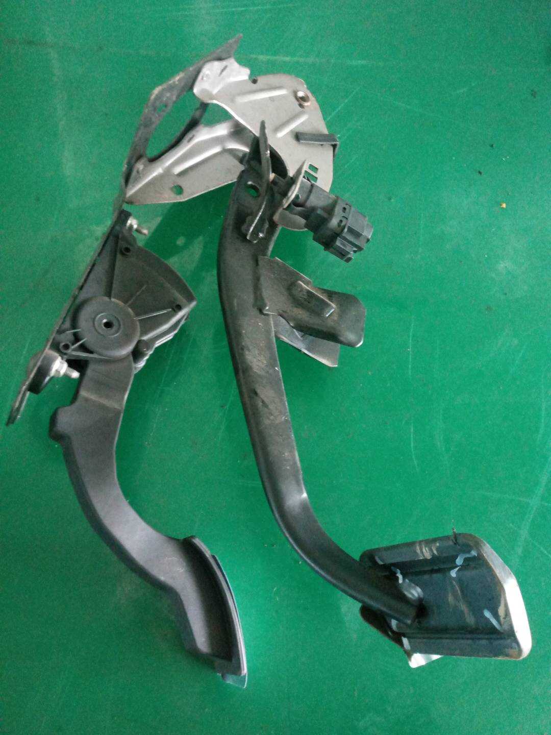 DM592467BA Brake Pedal