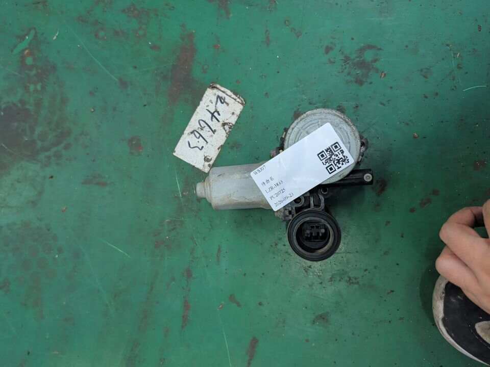 8571033130 后门玻璃升降电机(左)