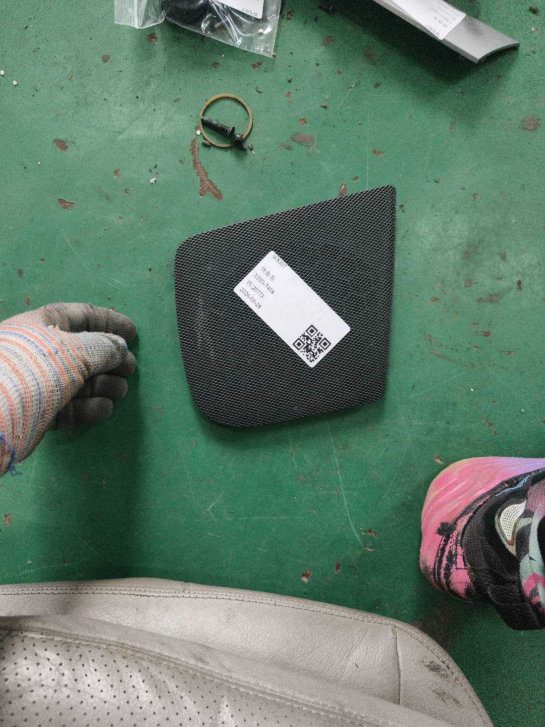 8P4035436 后门扬声器罩（右）