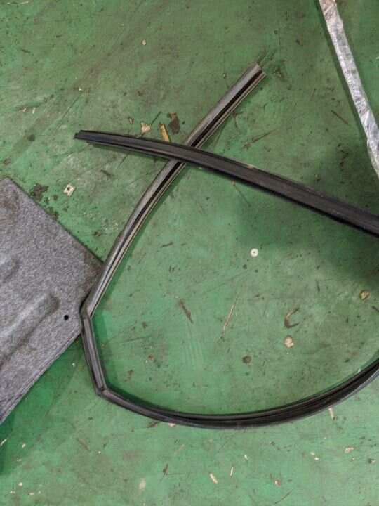 5085007400 Right Rear Door Glass Guide Channel